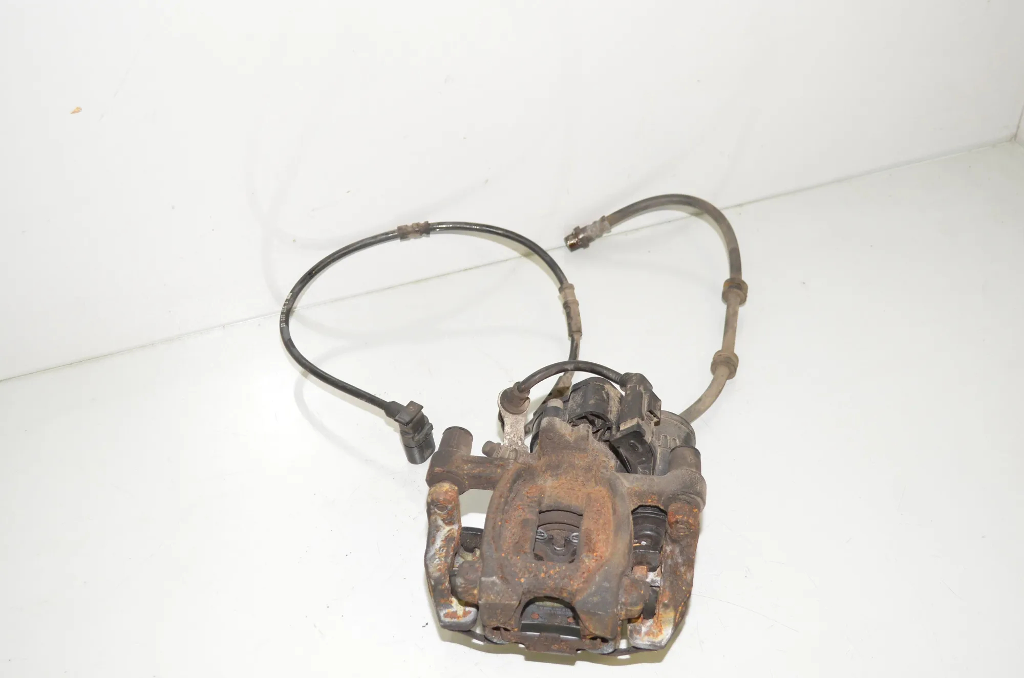 Rear Left Brake Caliper – OEM 6798957 · BMW 2 Active Tourer (F45) 220 d xDrive 2014