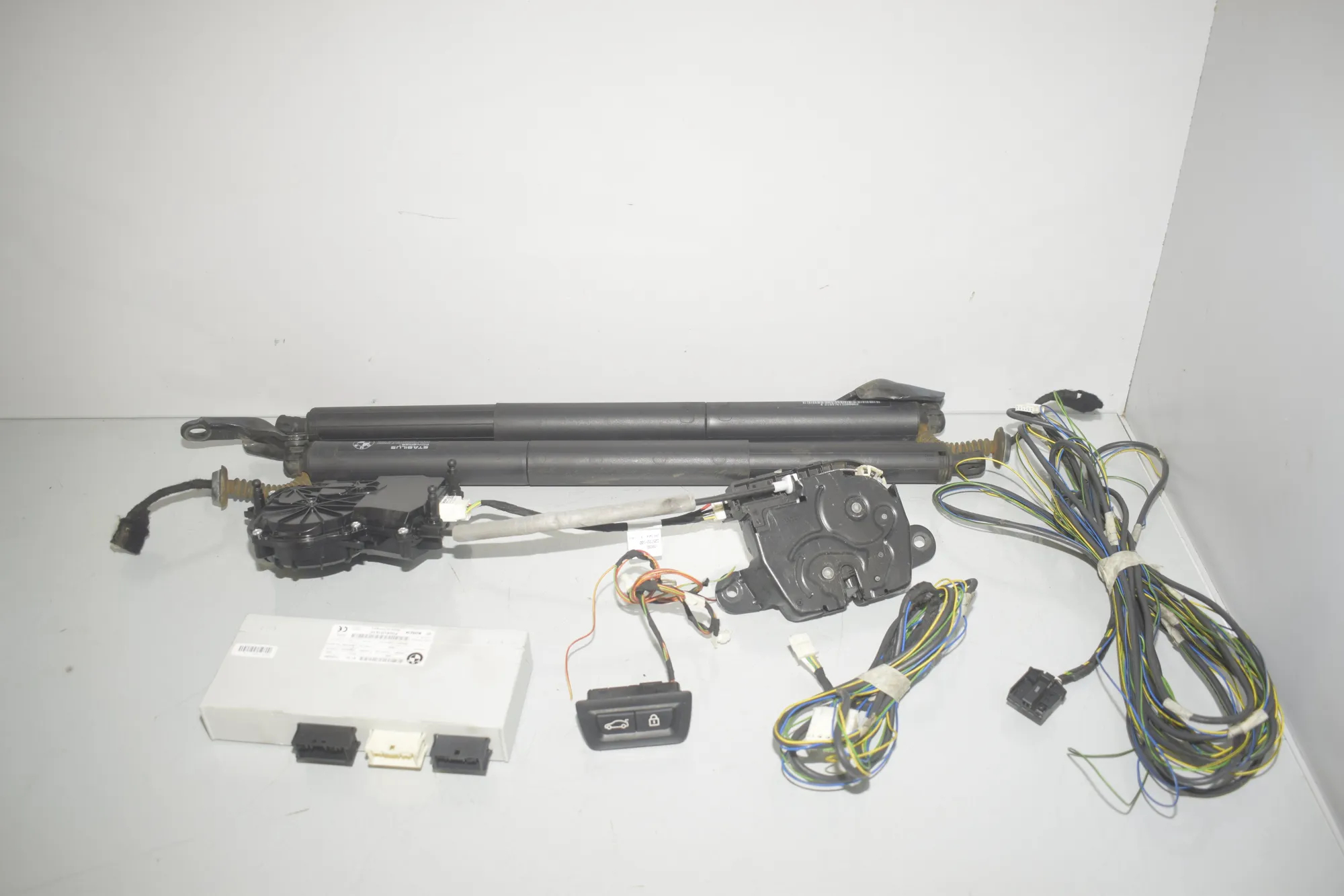 Electric Tailgate Opening Kit – OEM 7388490 · BMW 2 Active Tourer (F45) 220 d xDrive 2014