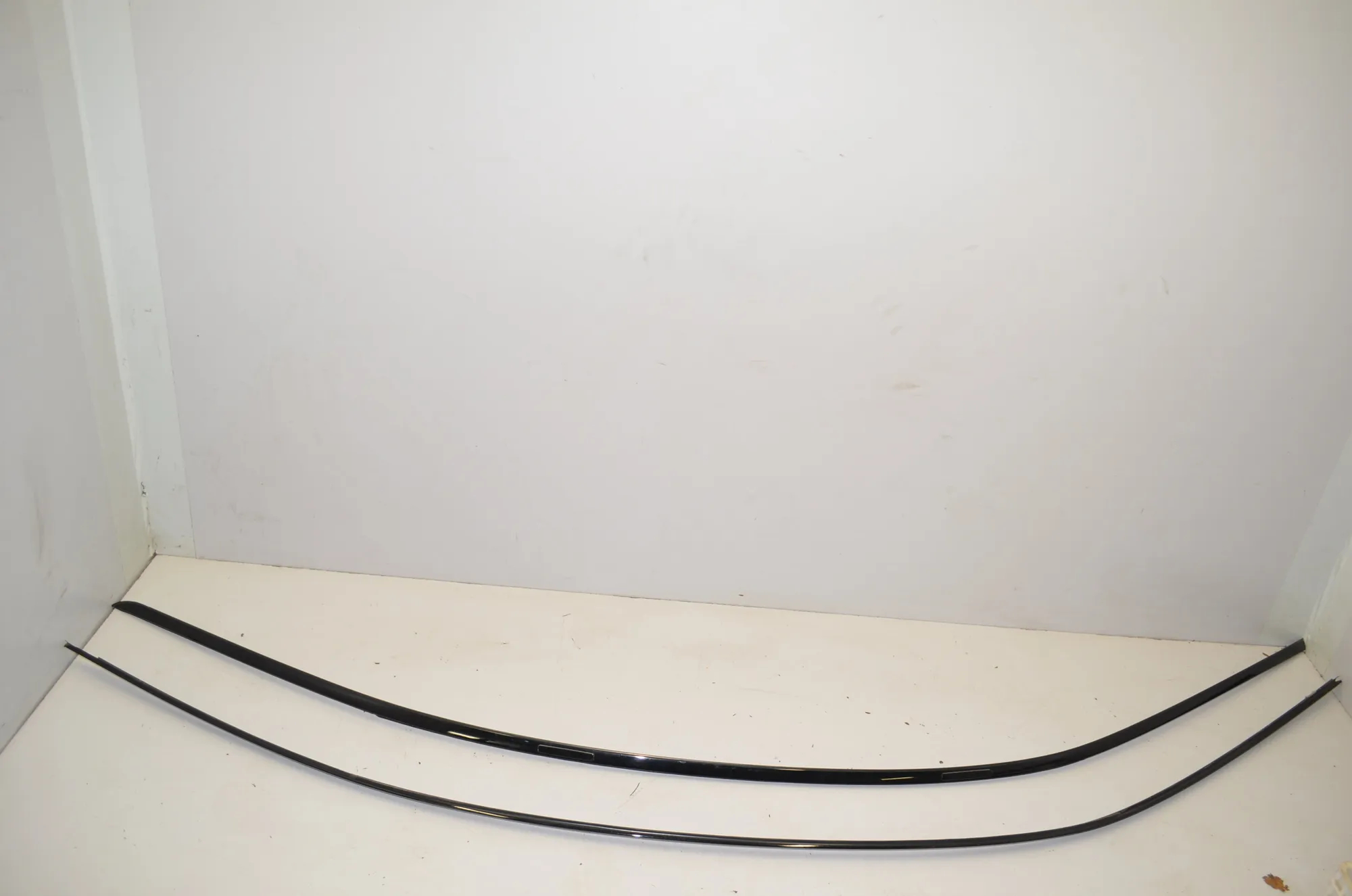 Left Side Roof Strip Trim – OEM 7221817 · BMW 7 (F01, F02) 730 d 2011