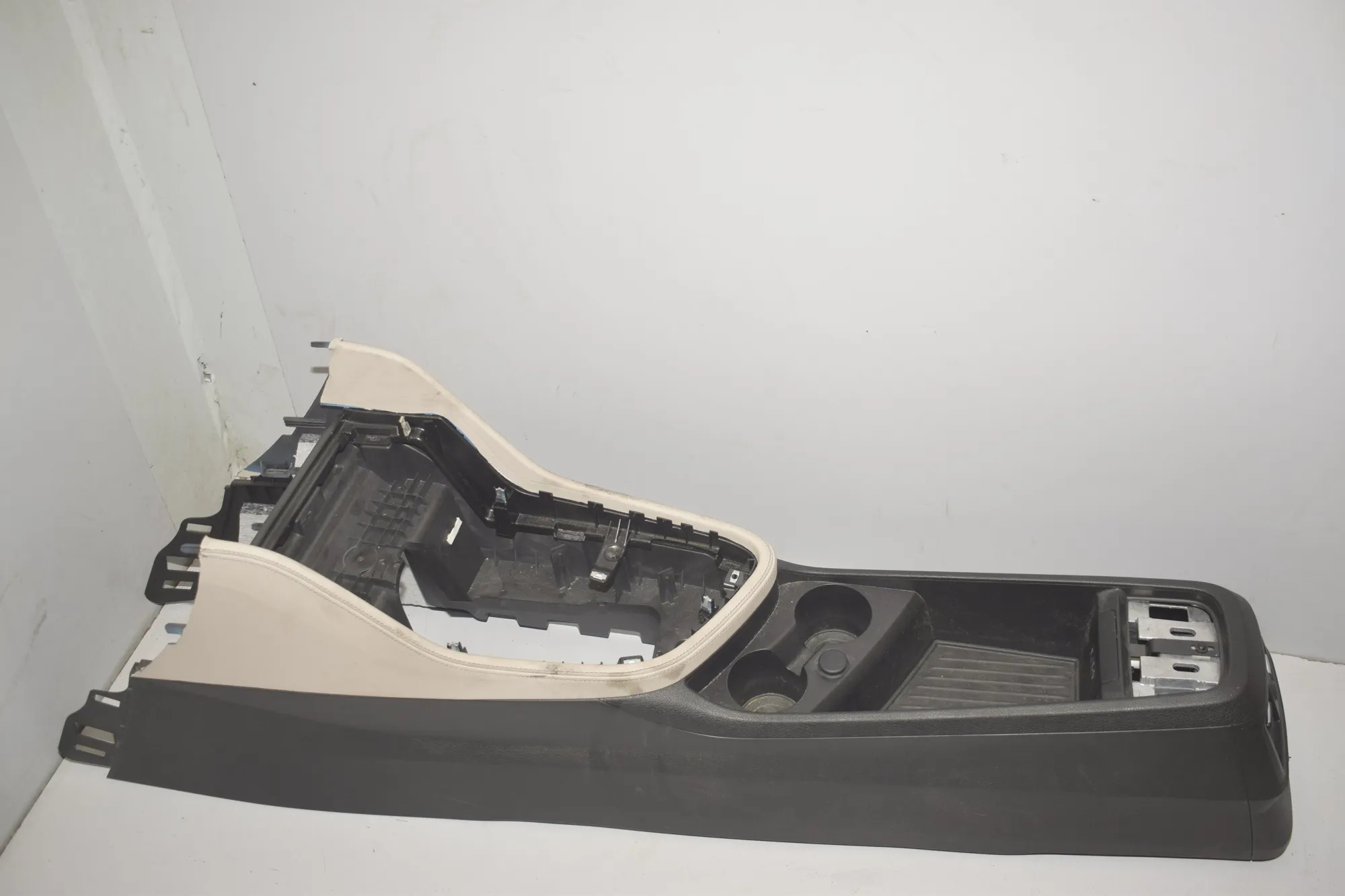 Center Console – OEM 9319575 · BMW 2 Active Tourer (F45) 220 d xDrive 2014 – 4