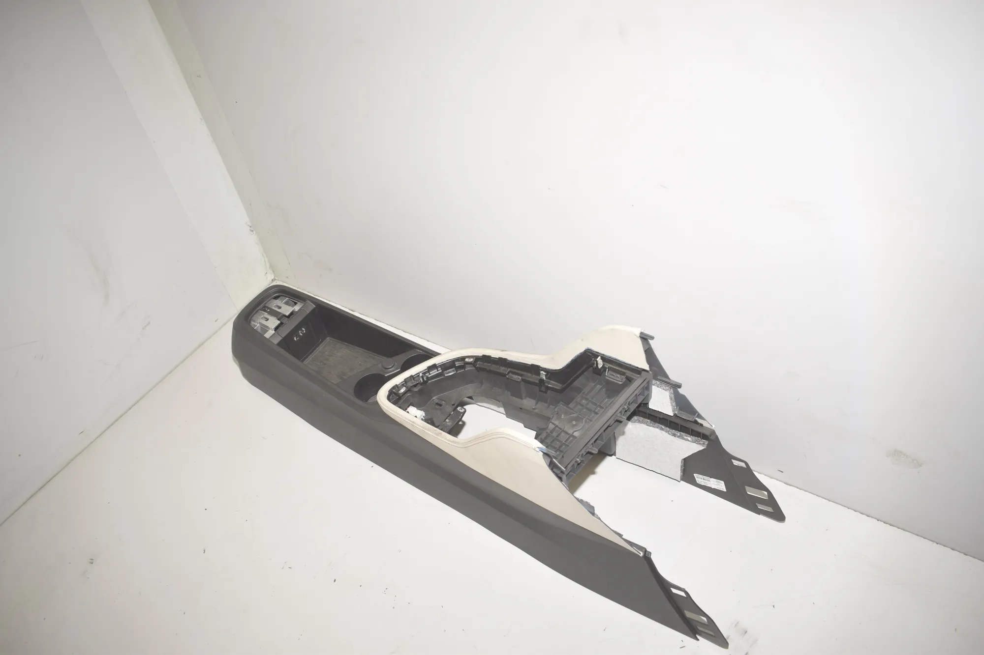 Center Console – OEM 9319575 · BMW 2 Active Tourer (F45) 220 d xDrive 2014 – 3