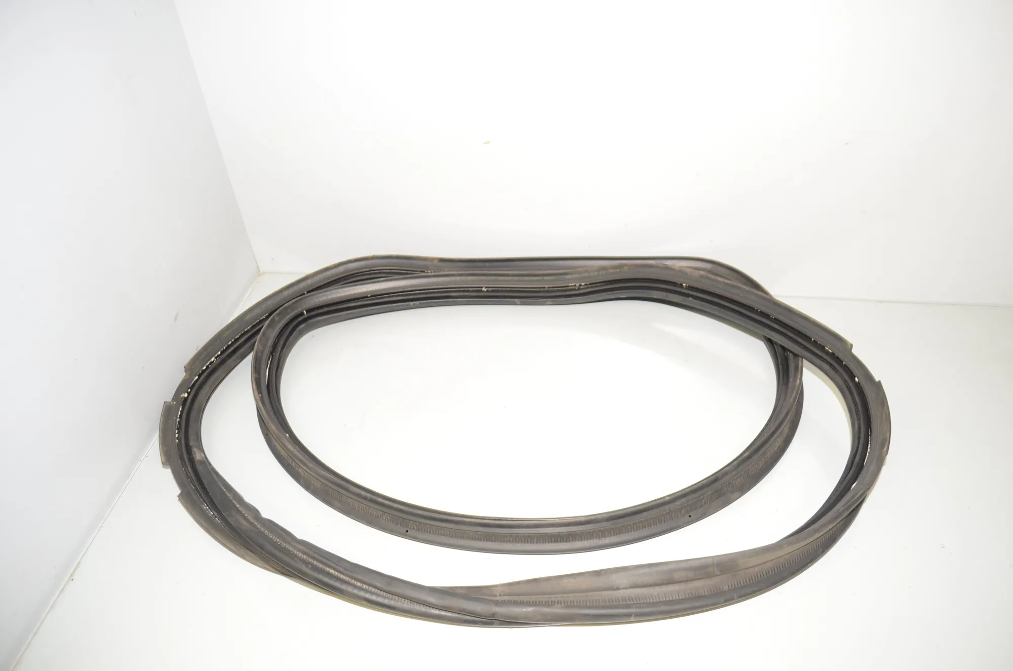 Tailgate Rubber Seal – OEM 7440481 · BMW 2 Active Tourer (F45) 220 d xDrive 2014