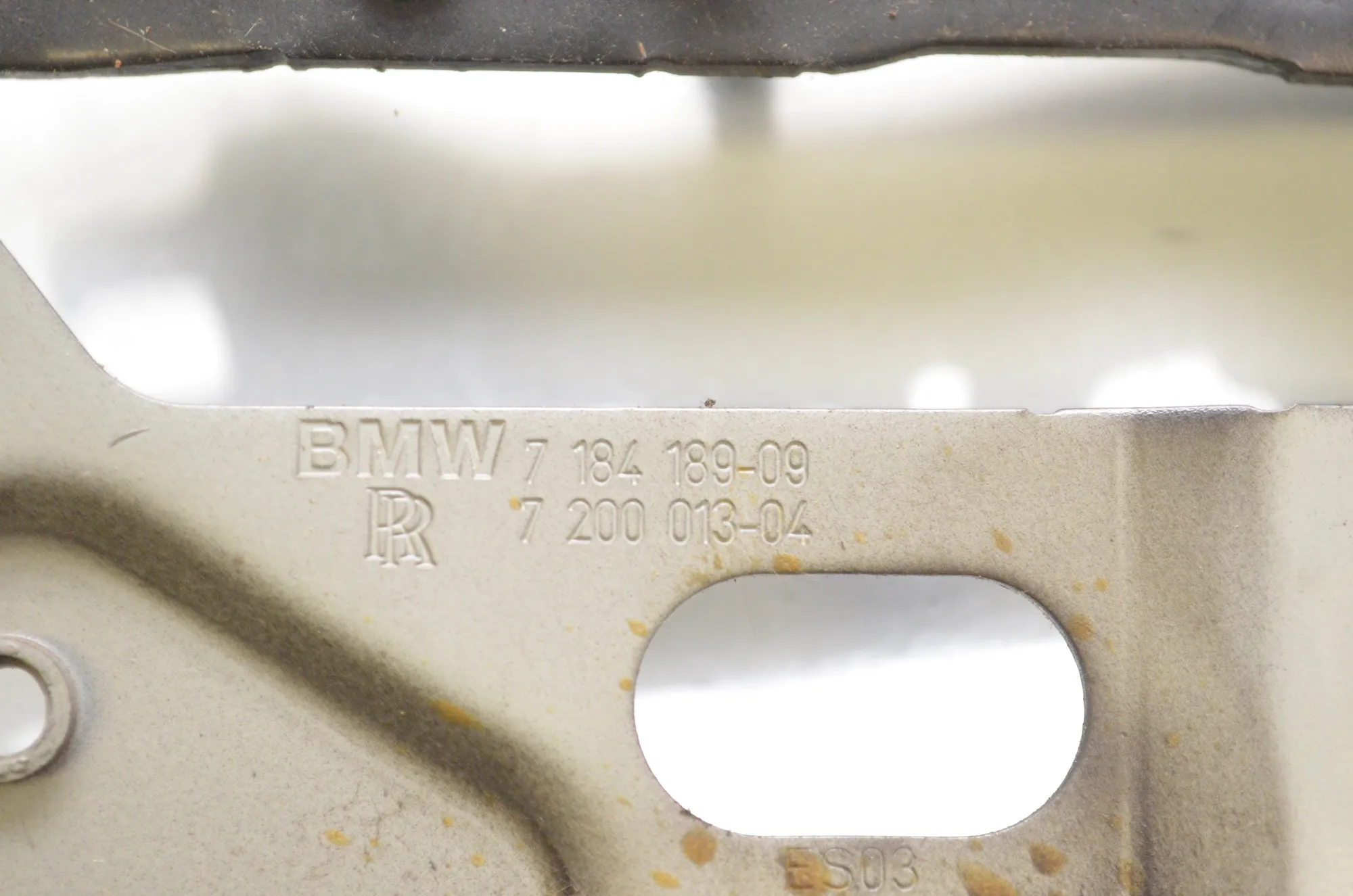 Front Right Bonnet Hinge – OEM 7184189 · BMW 7 (F01, F02) 730 d 2011 – 5