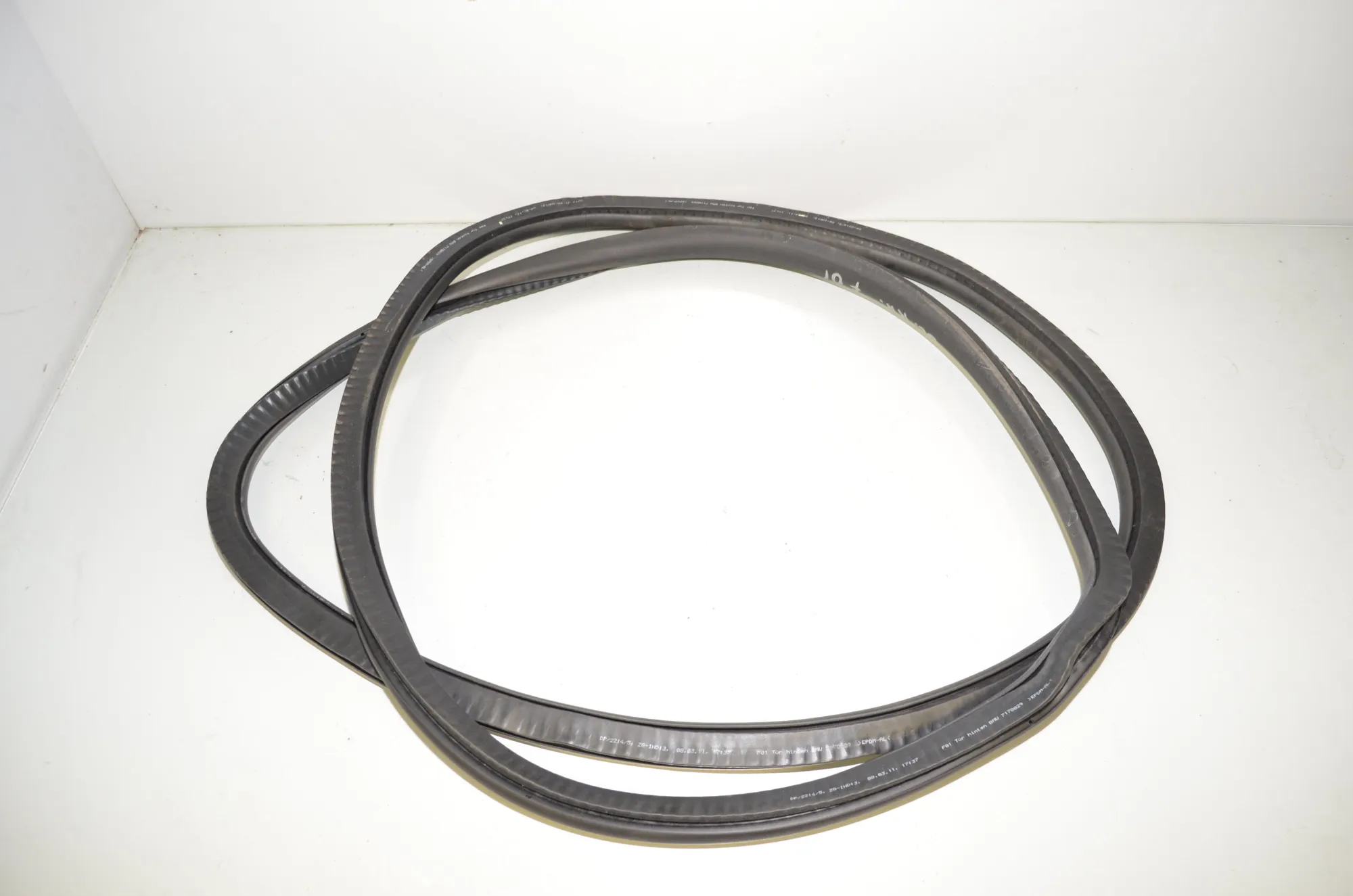 Rear Left Door Seal Rubber – OEM 7178016 · BMW 7 (F01, F02) 730 d 2011 – 4