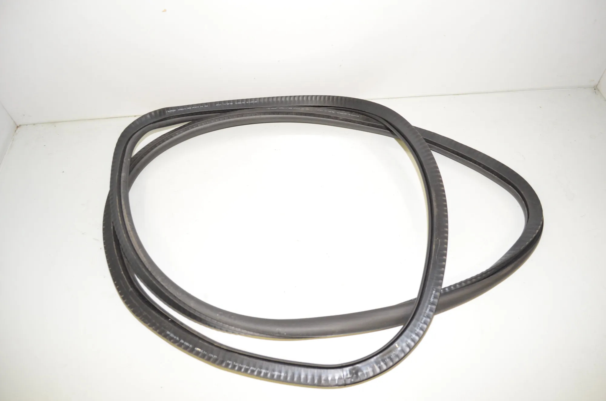 Rear Left Door Seal Rubber – OEM 7178016 · BMW 7 (F01, F02) 730 d 2011 – 3