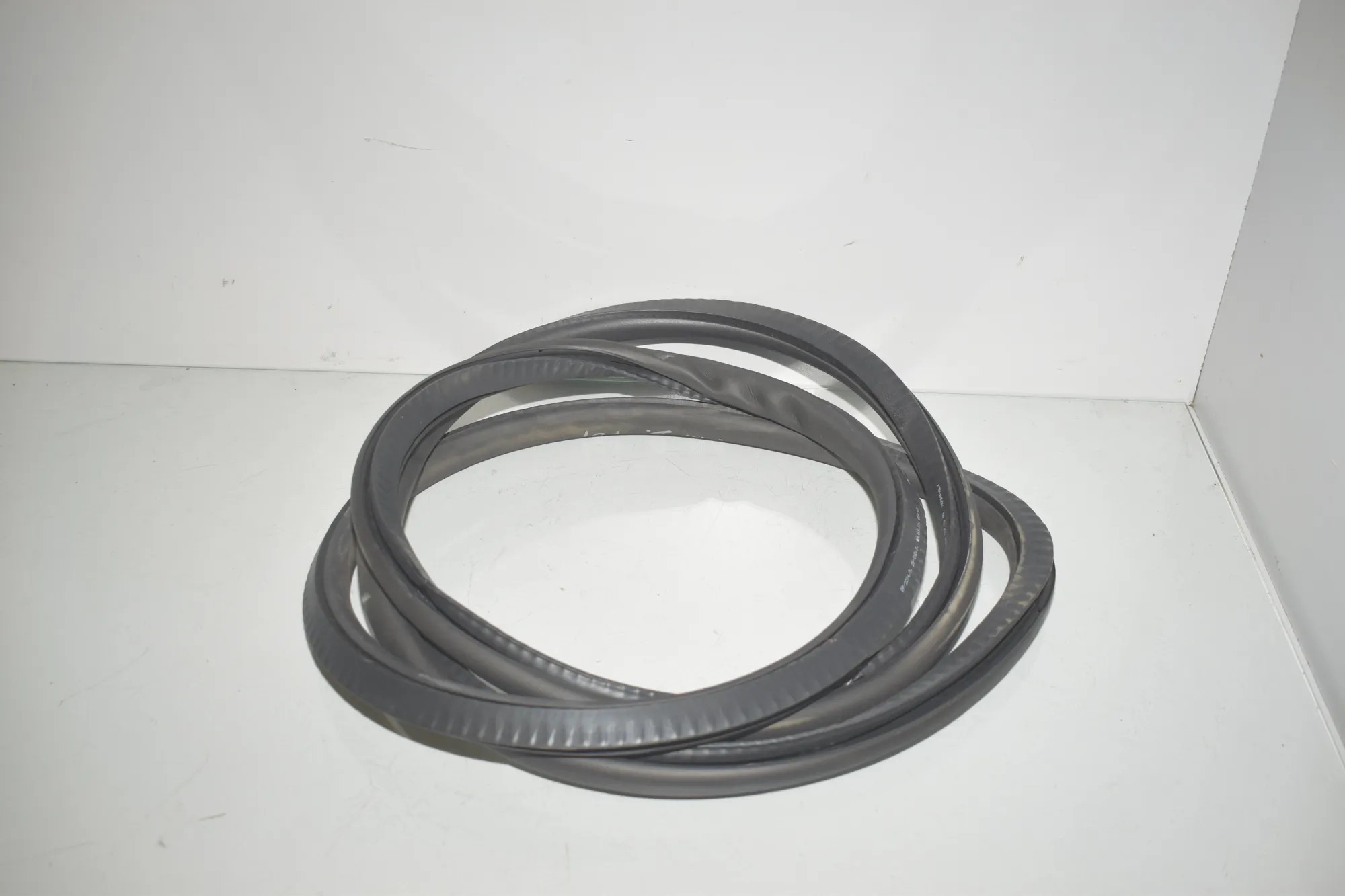 Front Right Door Seal Rubber – OEM 7178005 · BMW 7 (F01, F02) 730 d 2011 – 3