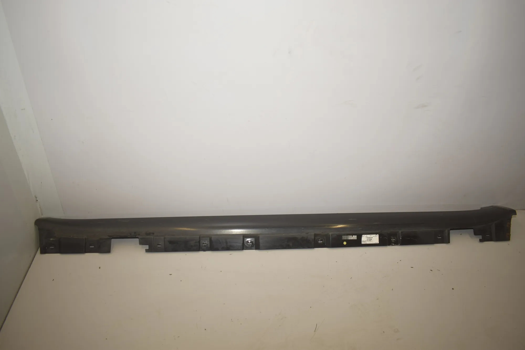 Left Side Plastic Sideskirt Cover – OEM 7192425 · BMW 7 (F01, F02) 730 d 2011