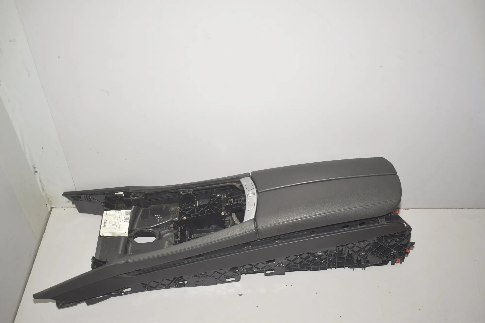 Center Console – OEM 9112677 · BMW 7 (F01, F02) 730 d 2011