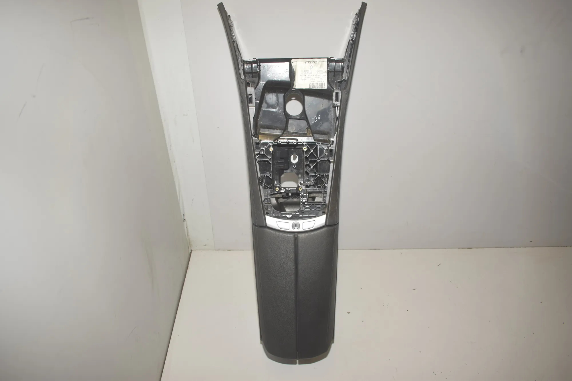 Center Console – OEM 9112677 · BMW 7 (F01, F02) 730 d 2011 – 6