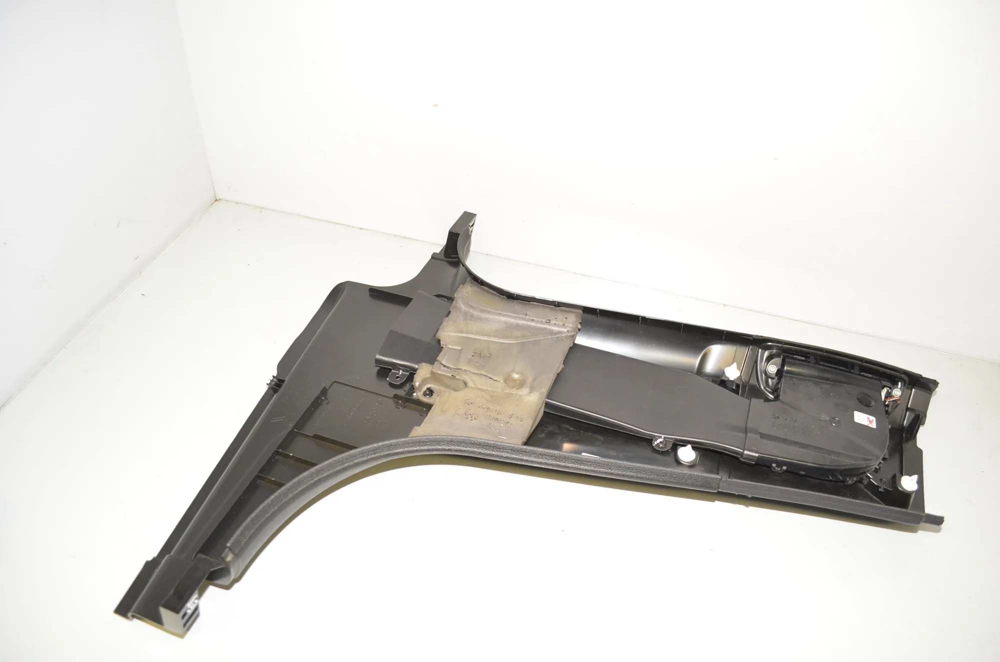 Right Side B Pillar Trim – OEM 9125956 · BMW 7 (F01, F02) 730 d 2011 – 3
