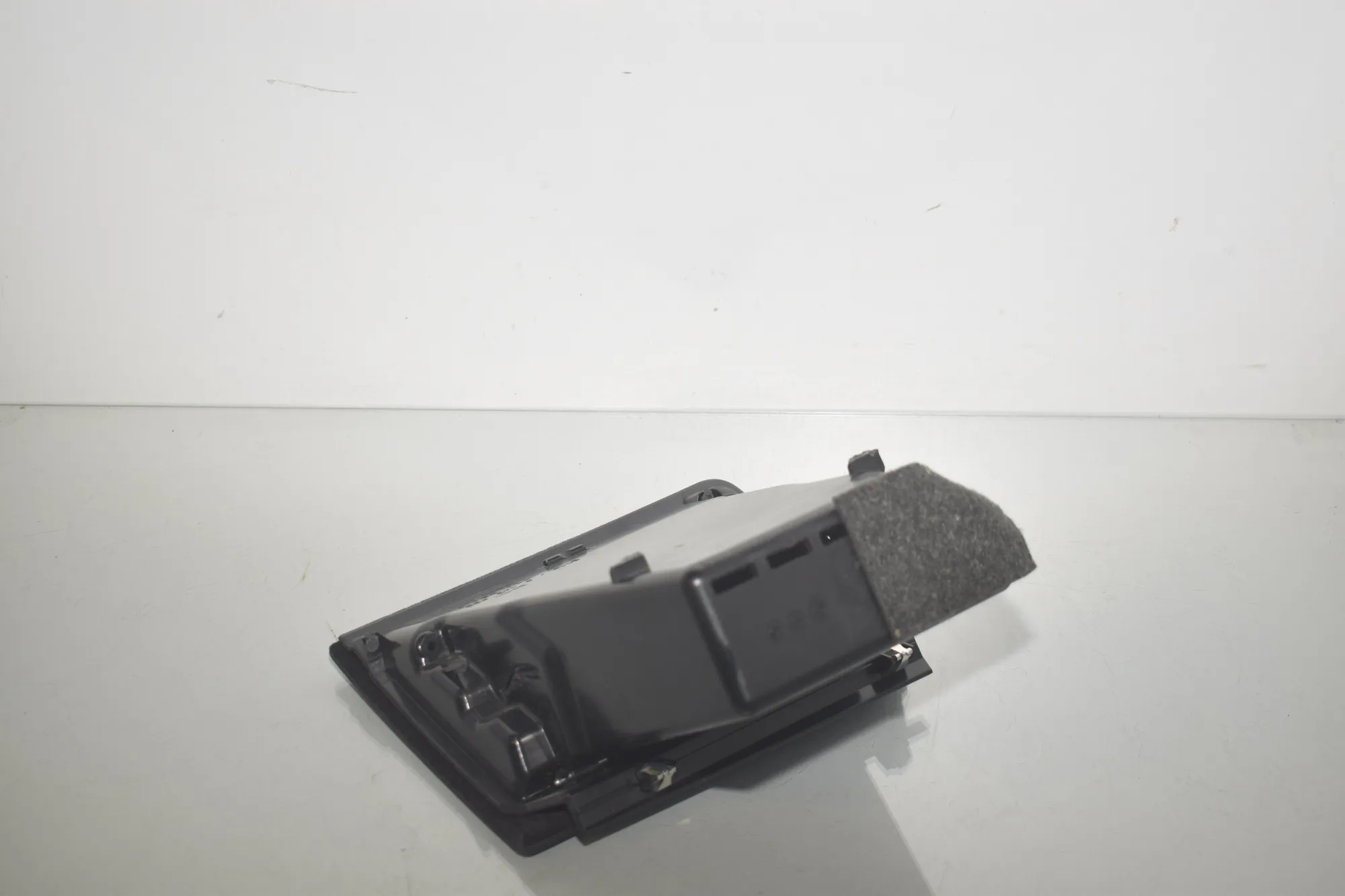 Glove Compartment – OEM 9143958 · BMW 7 (F01, F02) 730 d 2011 – 4