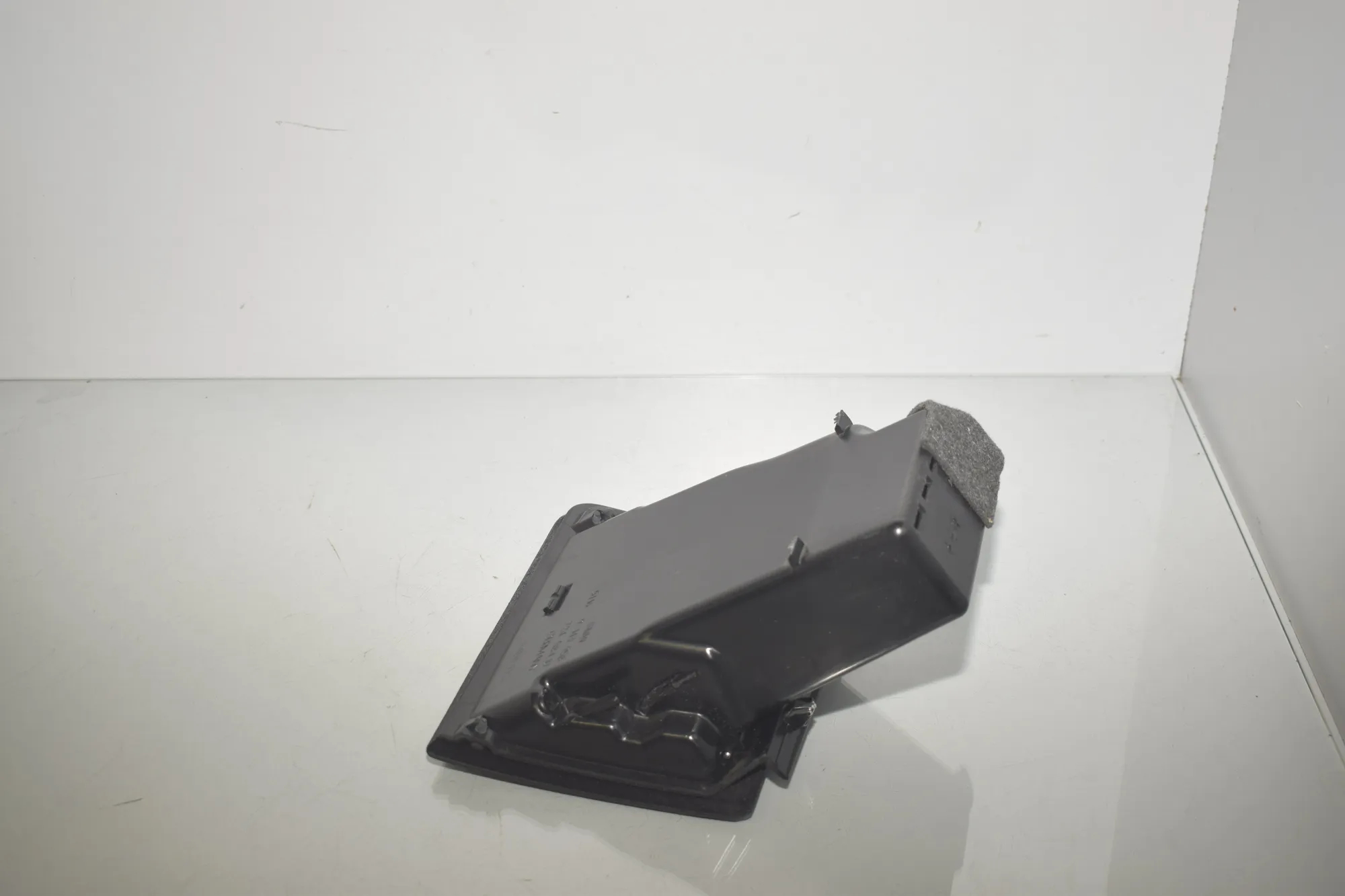 Glove Compartment – OEM 9143958 · BMW 7 (F01, F02) 730 d 2011 – 3