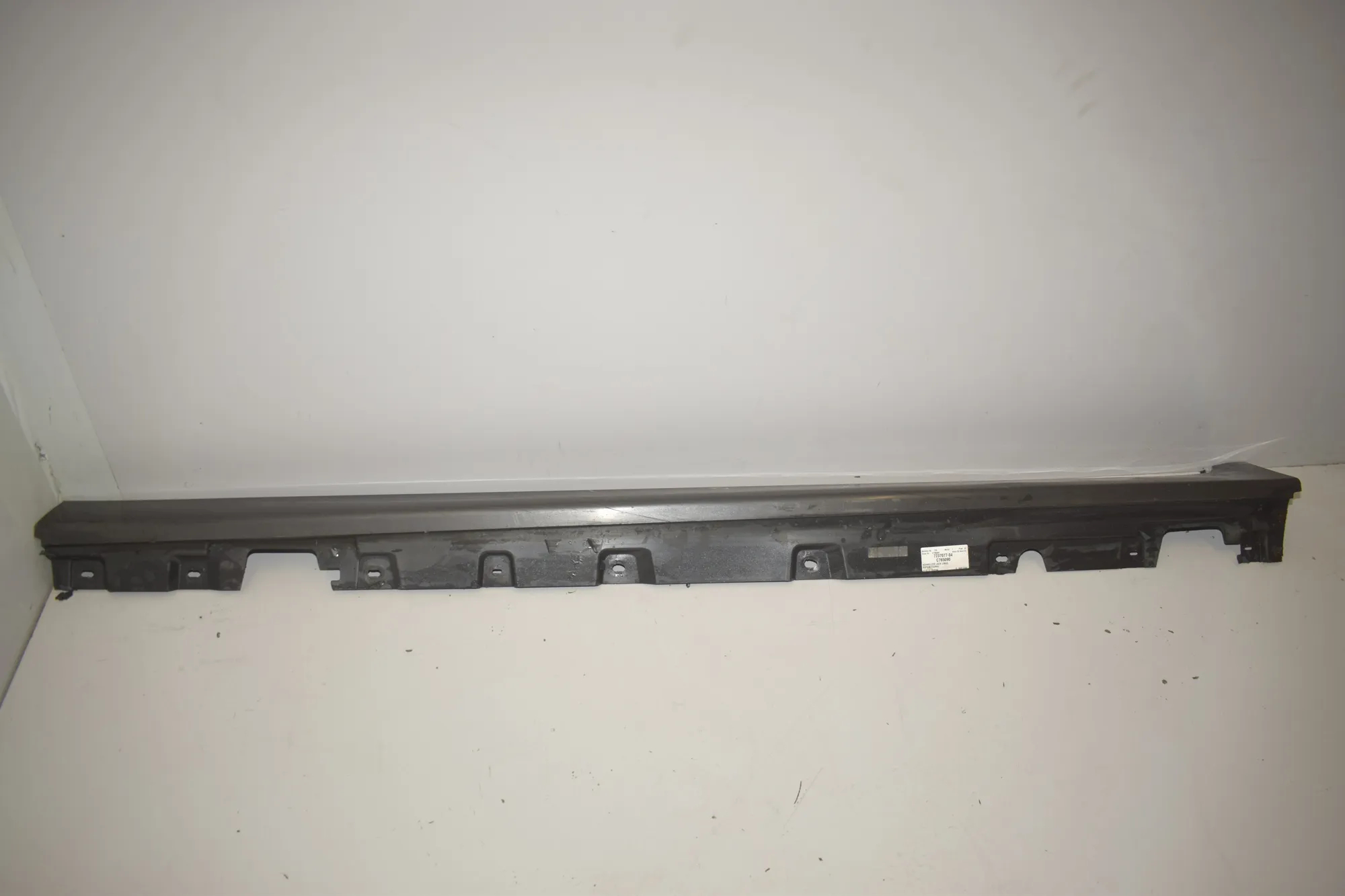 Left Side Plastic Sideskirt Cover – OEM 7237077 · BMW 5 Touring (F11) 530 d 2011