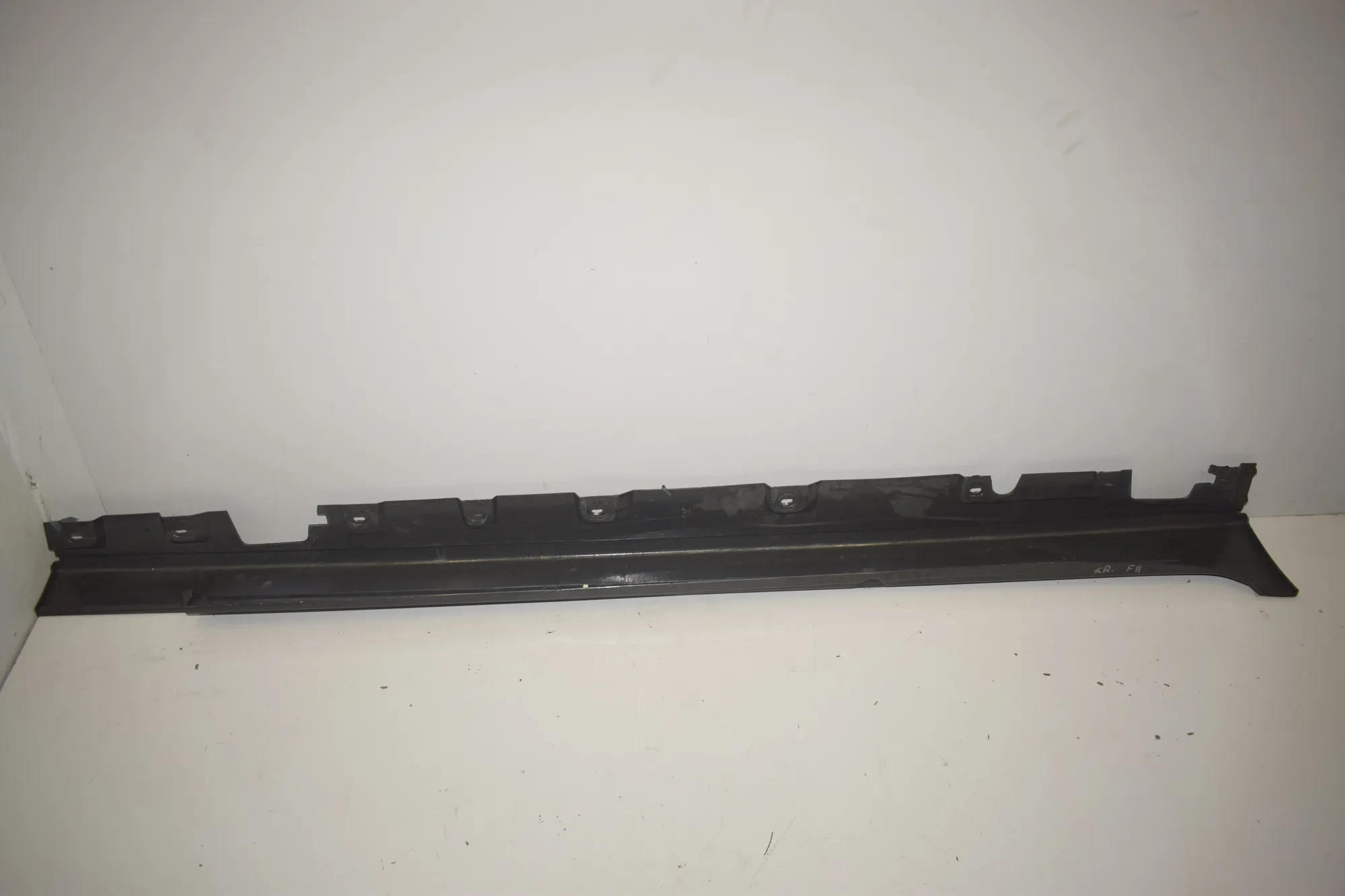Left Side Plastic Sideskirt Cover – OEM 7237077 · BMW 5 Touring (F11) 530 d 2011 – 4