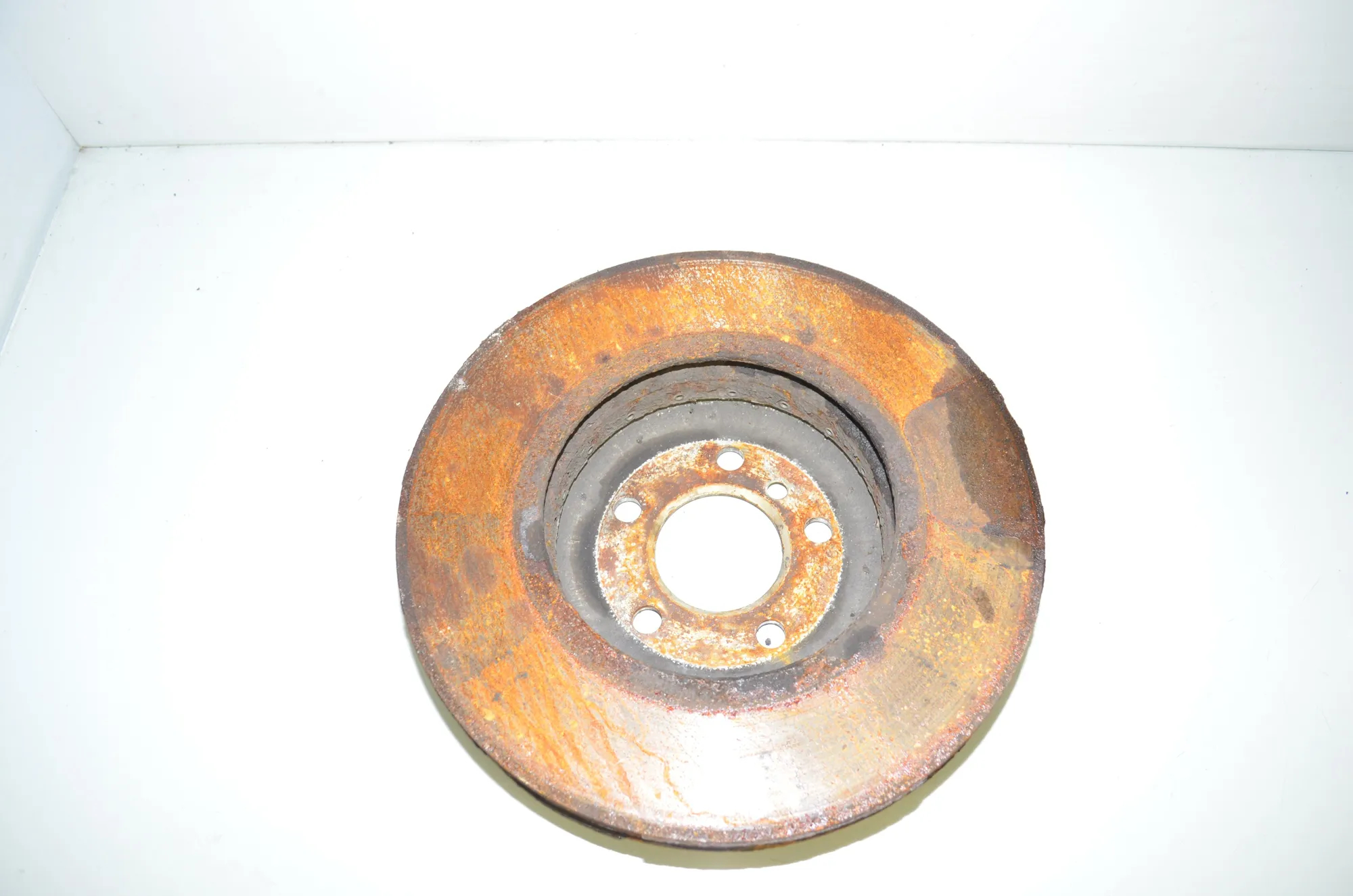 Front Right Brake Disc – OEM 6898723 · BMW 5 Touring (F11) 530 d xDrive 2011 – 3