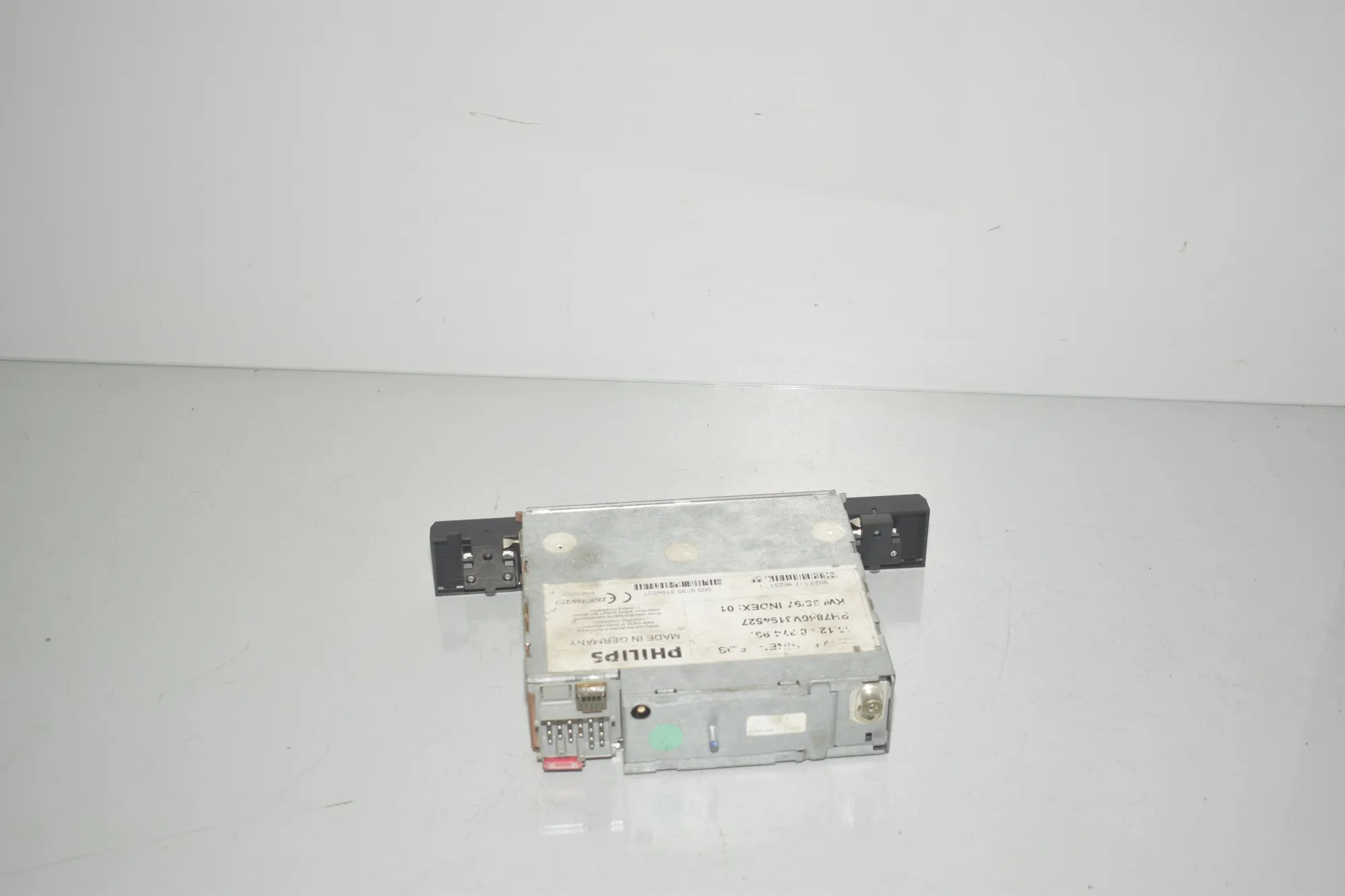 Music Radio CD Player Head Unit – OEM 8374997 · BMW 5 Touring (E39) BMW 5 Touring (E39) 520 d 2000 – 4