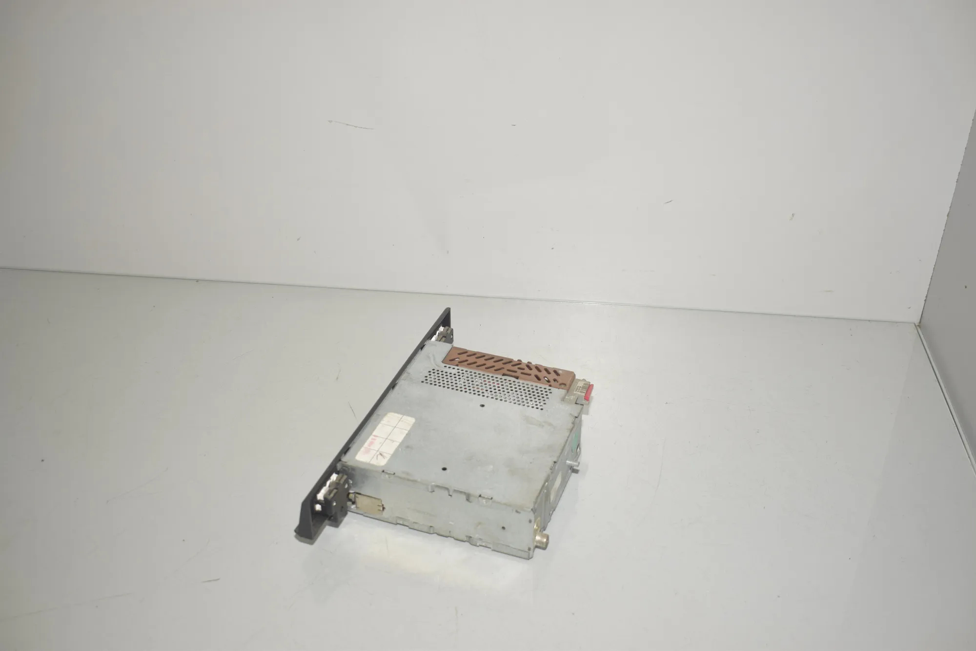 Music Radio CD Player Head Unit – OEM 8374997 · BMW 5 Touring (E39) BMW 5 Touring (E39) 520 d 2000 – 3