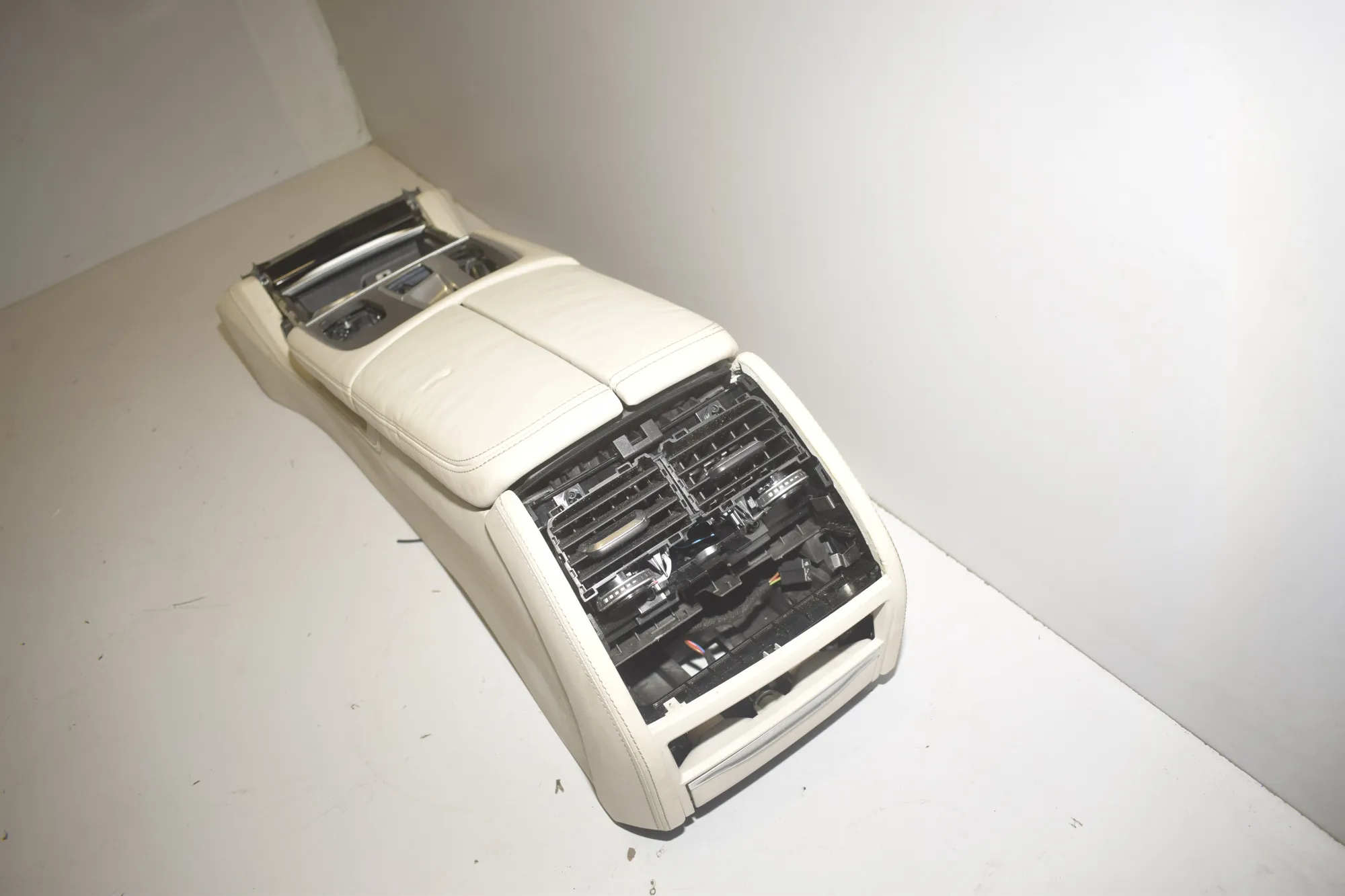 Center Console – OEM 105847704C · BMW 7 (G11, G12) BMW 7 (G11, G12) 730 d 2017 – 5