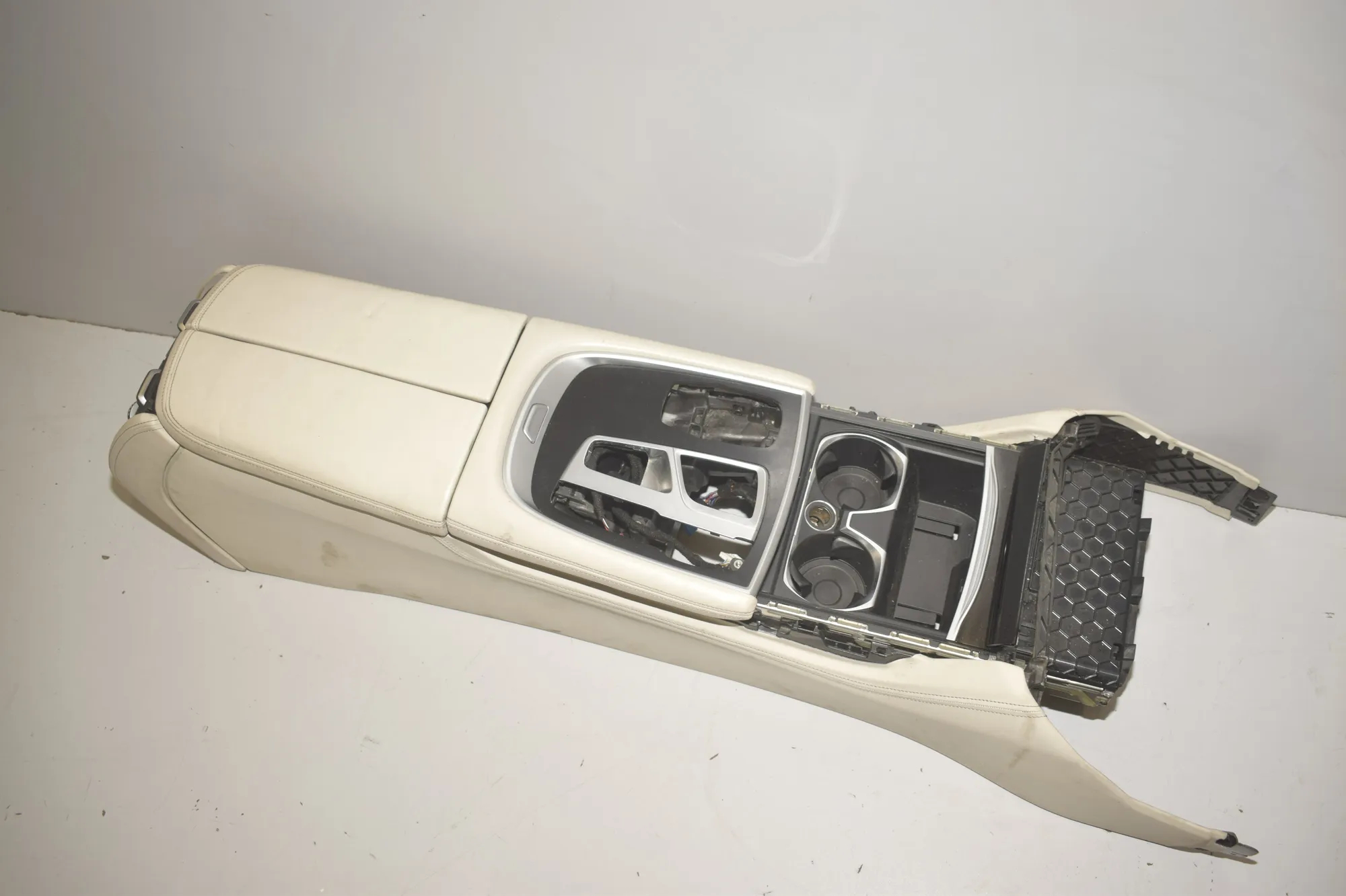 Center Console – OEM 105847704C · BMW 7 (G11, G12) BMW 7 (G11, G12) 730 d 2017 – 7