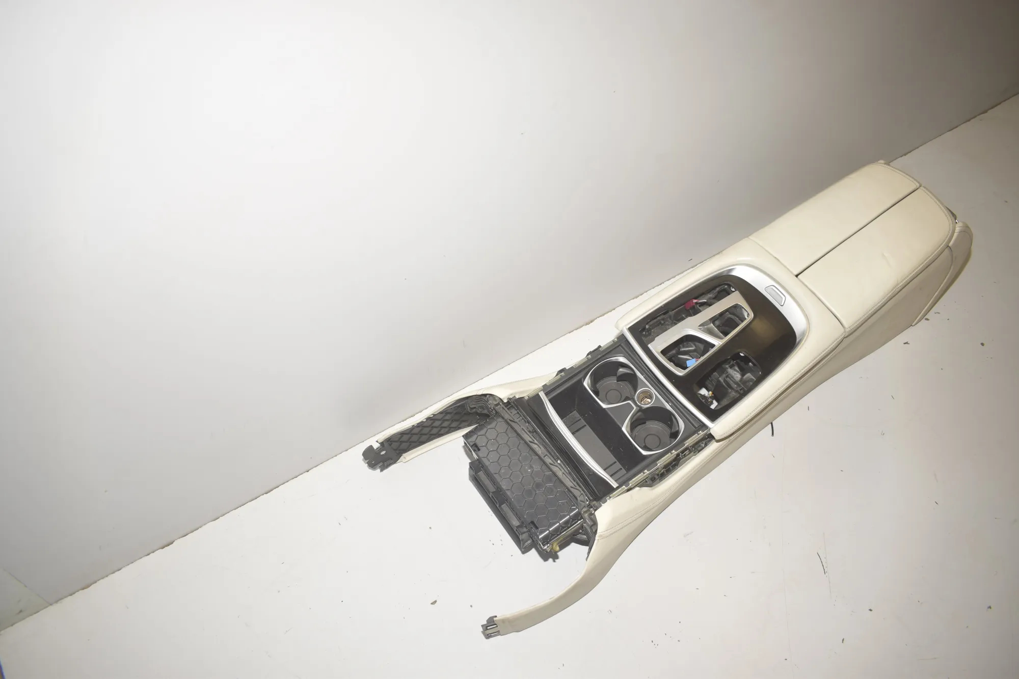 Center Console – OEM 105847704C · BMW 7 (G11, G12) BMW 7 (G11, G12) 730 d 2017 – 3