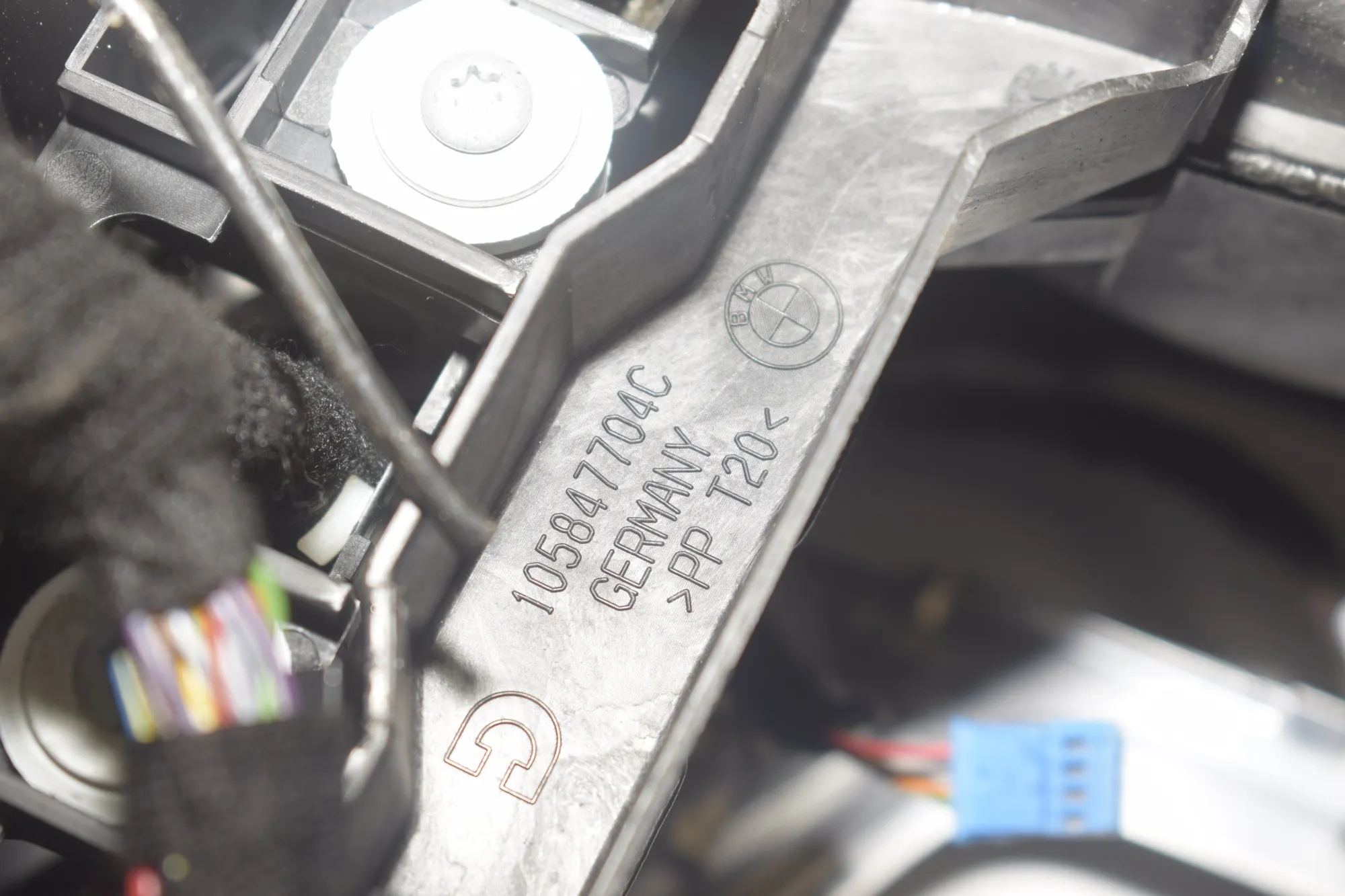 Center Console – OEM 105847704C · BMW 7 (G11, G12) BMW 7 (G11, G12) 730 d 2017 – 8