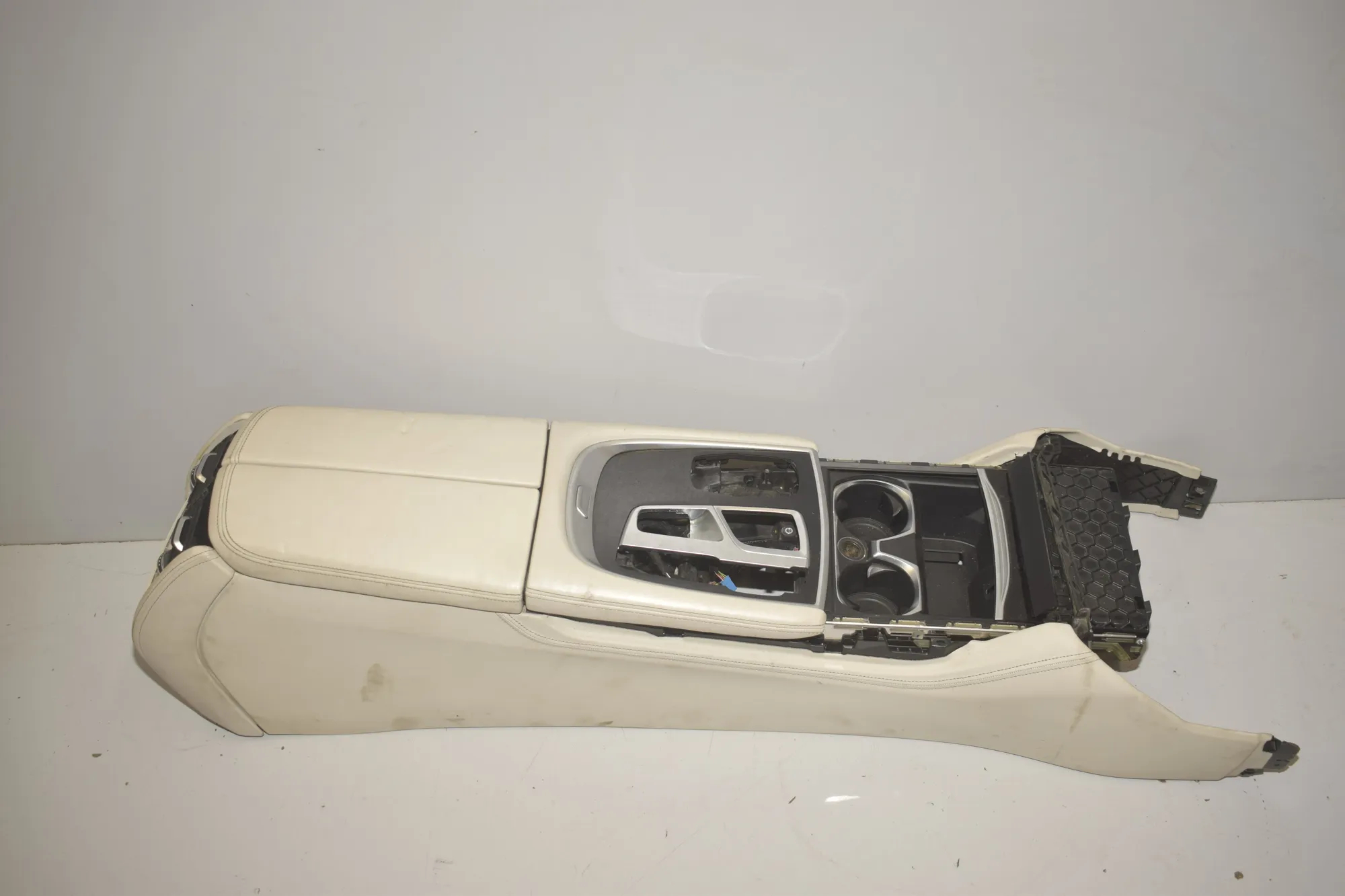 Center Console – OEM 105847704C · BMW 7 (G11, G12) BMW 7 (G11, G12) 730 d 2017 – 6