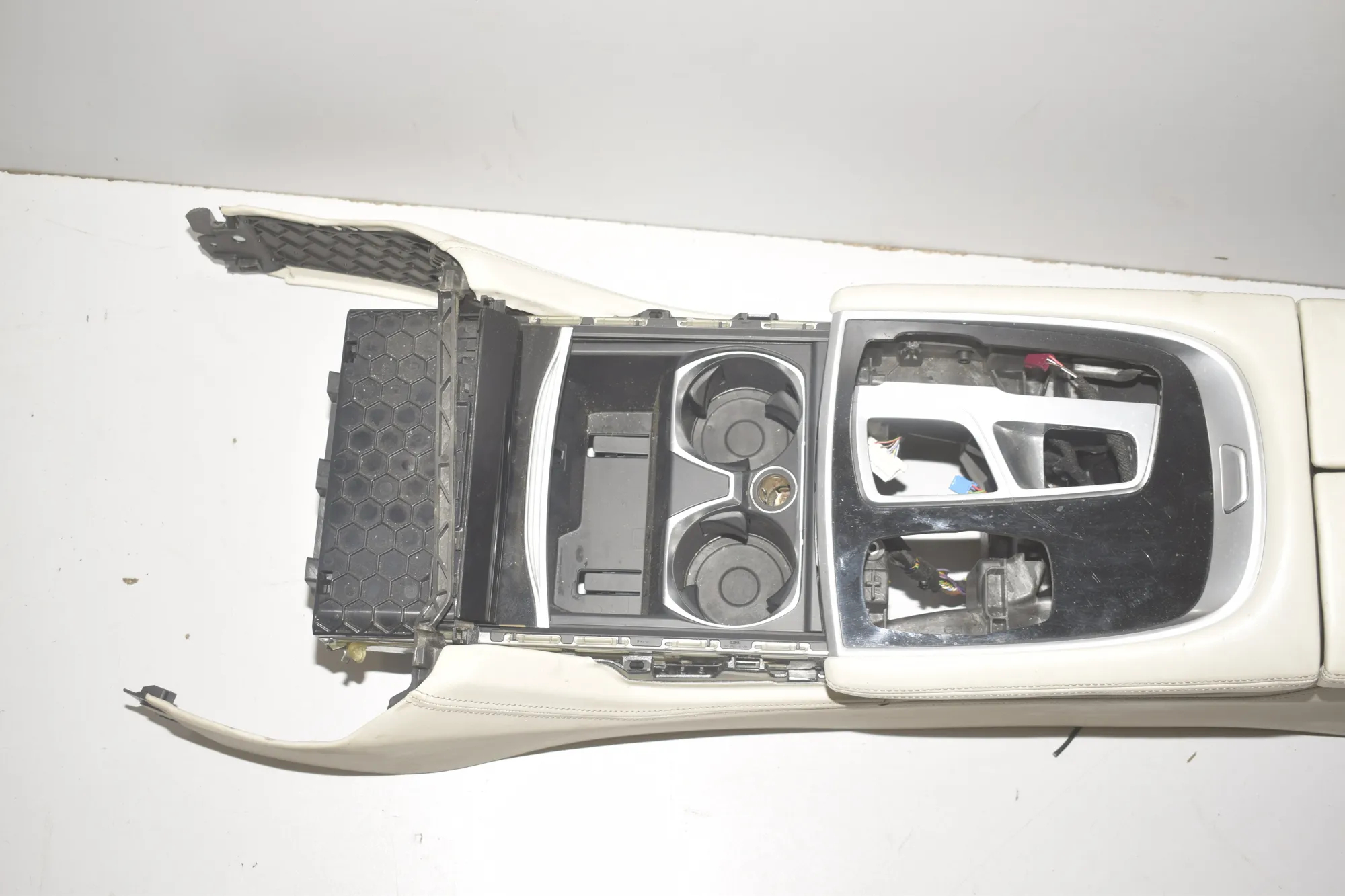 Center Console – OEM 105847704C · BMW 7 (G11, G12) BMW 7 (G11, G12) 730 d 2017 – 4