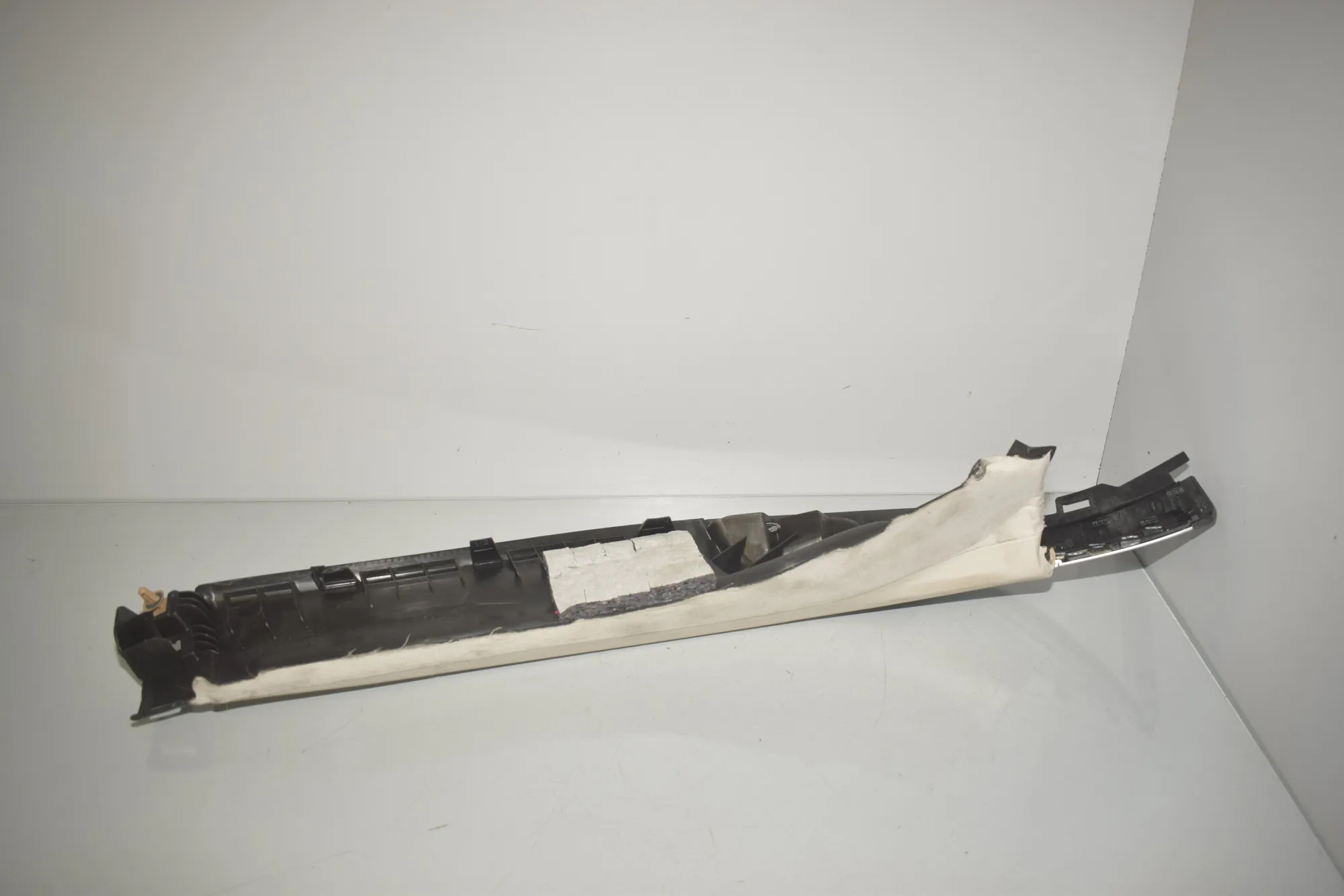 Rear Left Pillar Trim – OEM 7382097 · BMW 7 (G11, G12) BMW 7 (G11, G12) 730 d 2017 – 3