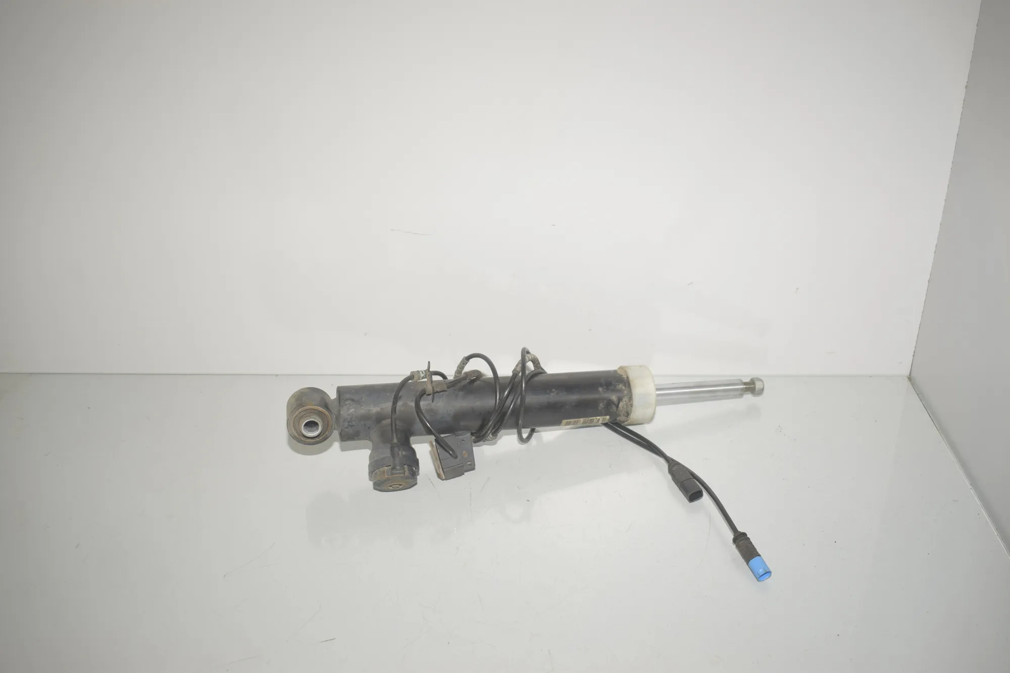 Rear Left Shock Absorber – OEM 6875087 · BMW X5 (F15, F85) xDrive 30 d 2015 – 4