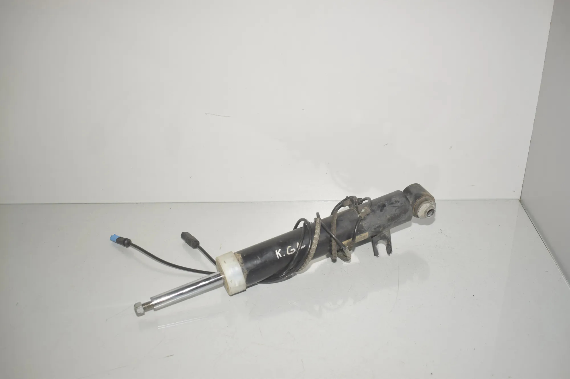 Rear Left Shock Absorber – OEM 6875087 · BMW X5 (F15, F85) xDrive 30 d 2015 – 3