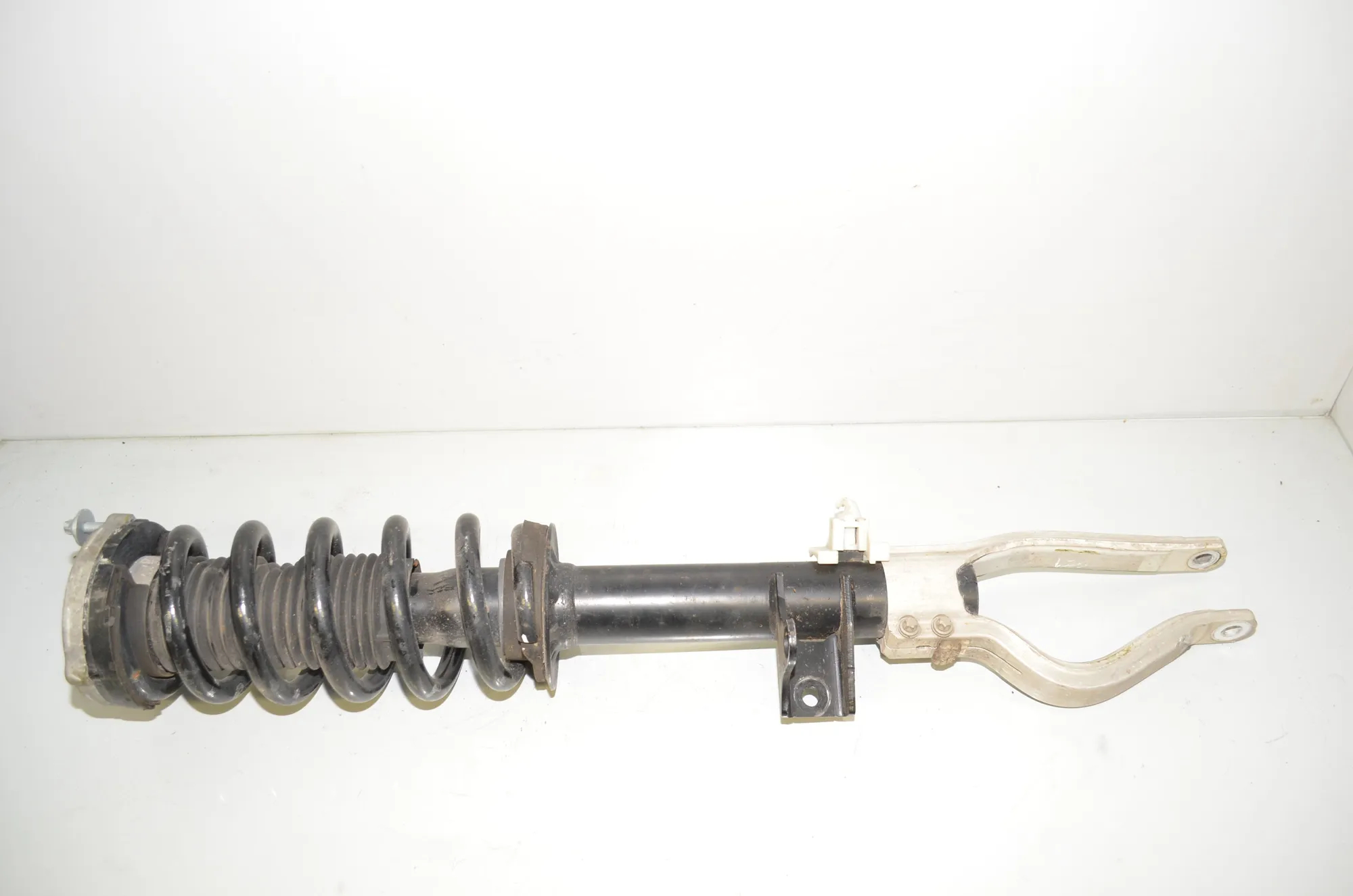 Front Left Shock Absorber – OEM 6891993 · BMW iX (I20) (2021 - -) xDrive 40 2021 – 3