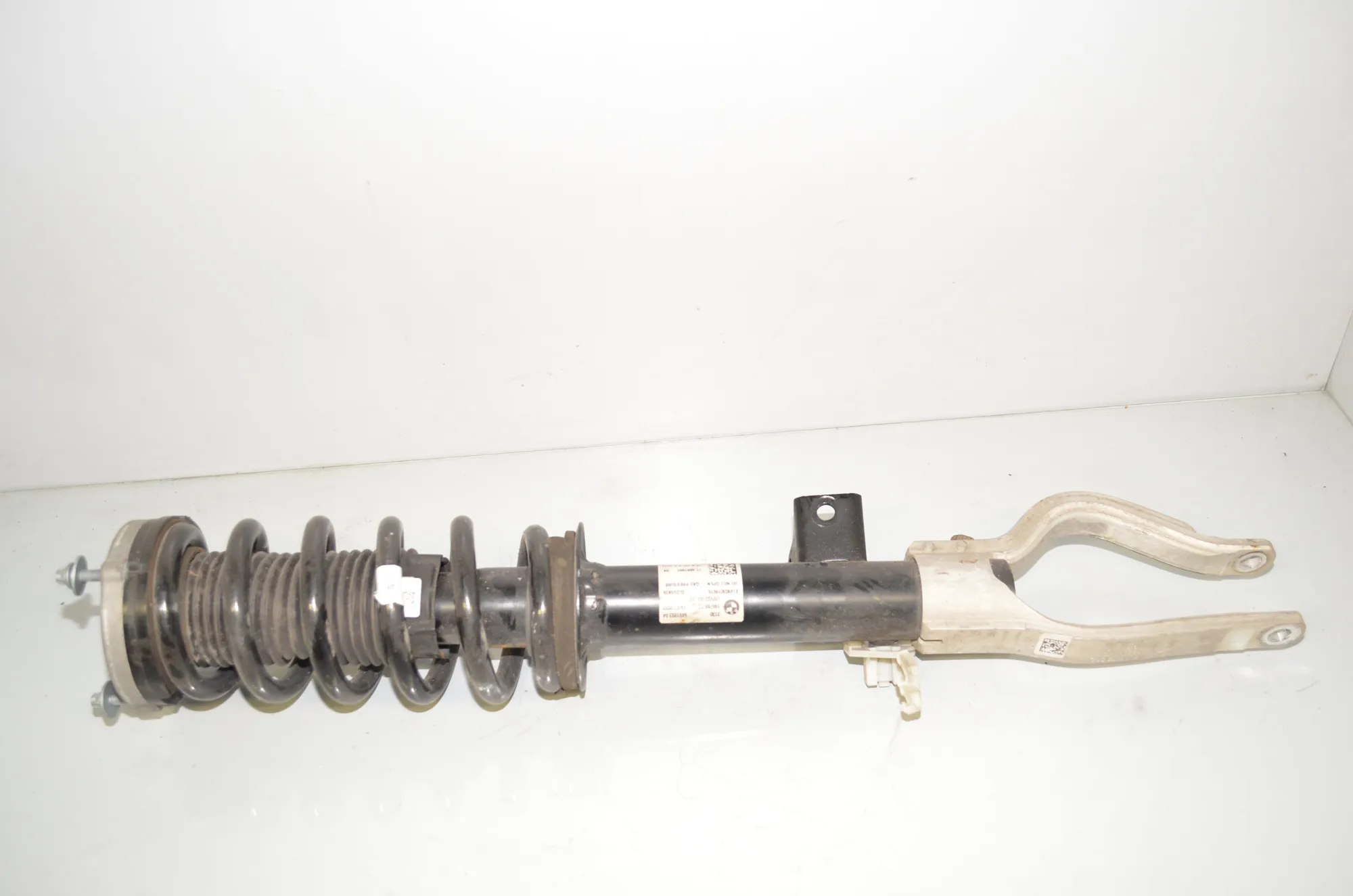 Front Left Shock Absorber – OEM 6891993 · BMW iX (I20) (2021 - -) xDrive 40 2021