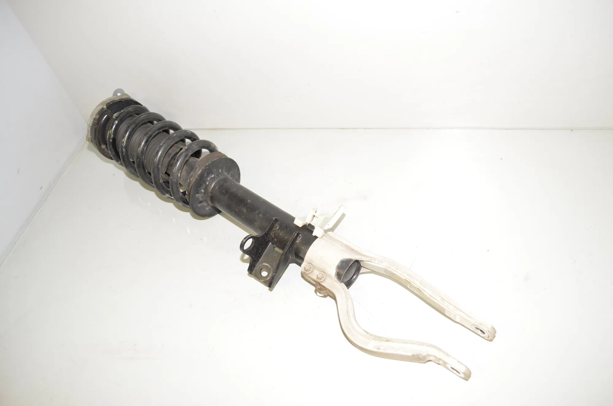 Front Left Shock Absorber – OEM 6891993 · BMW iX (I20) (2021 - -) xDrive 40 2021 – 4