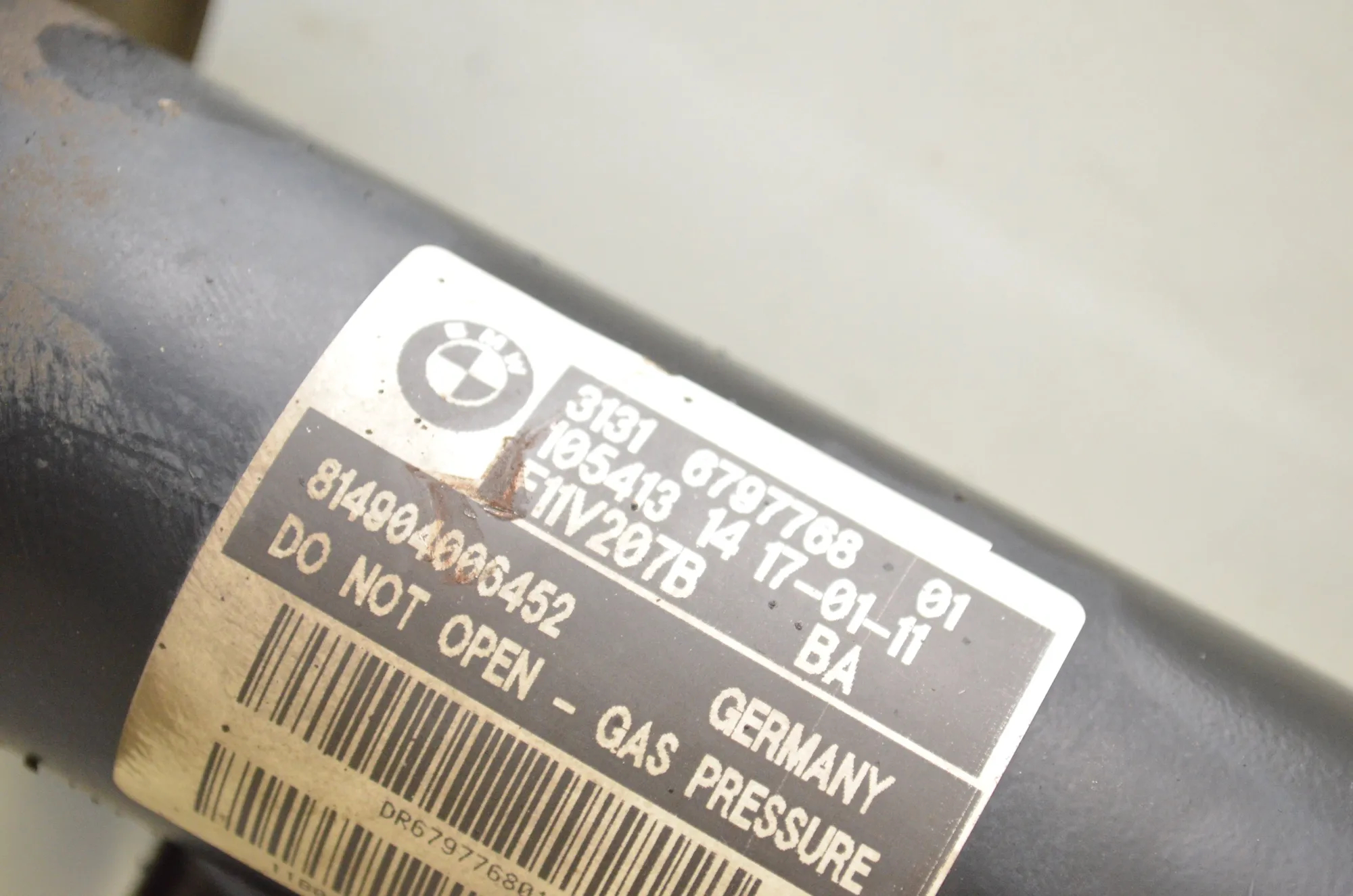 Front Right Shock Absorber – OEM 6797768 · BMW 5 Touring (F11) 530 d 2011 – 5