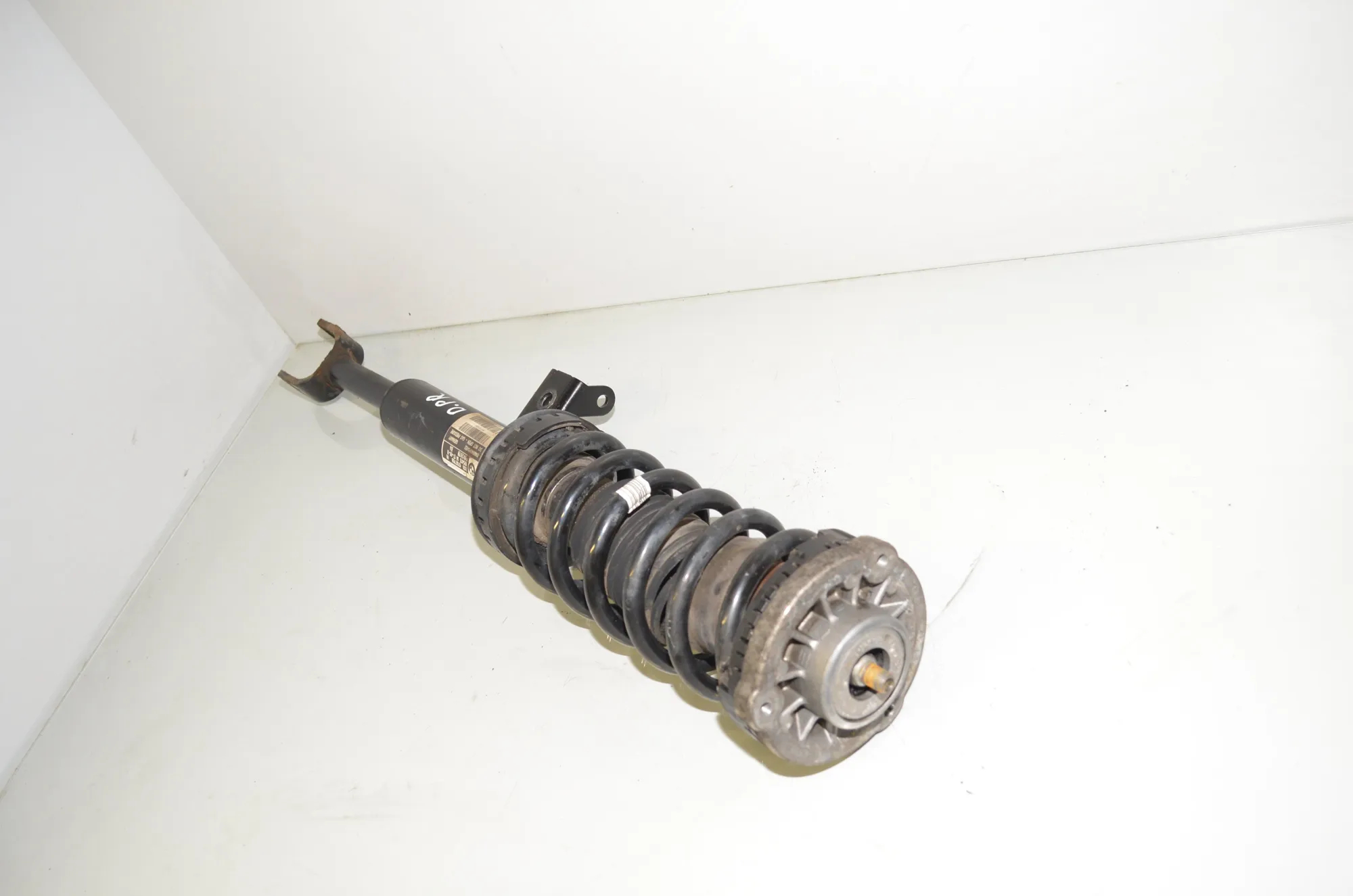 Front Right Shock Absorber – OEM 6797768 · BMW 5 Touring (F11) 530 d 2011 – 3