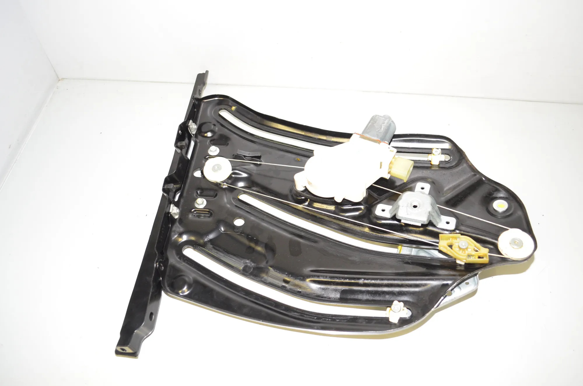 Rear Left Window Regulator – OEM 7363857 · BMW 2 Cabrio (F23) 220 i 2017 – 3
