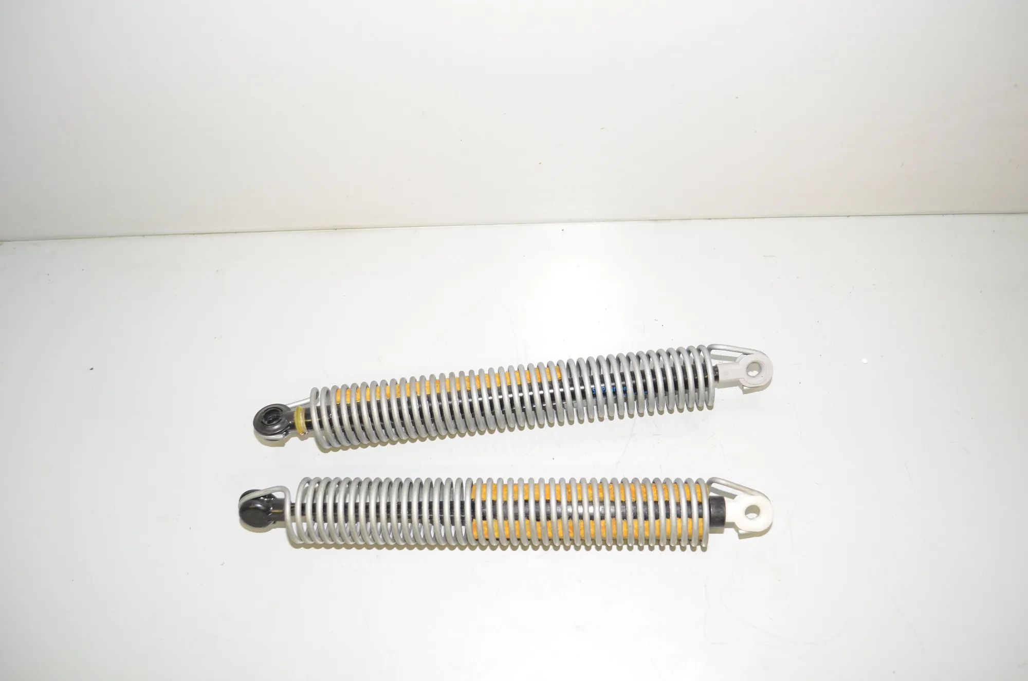Left Side Tailgate Gas Strut – OEM 7204367 · BMW 5 (F10) 530 d xDrive 2012 – 4