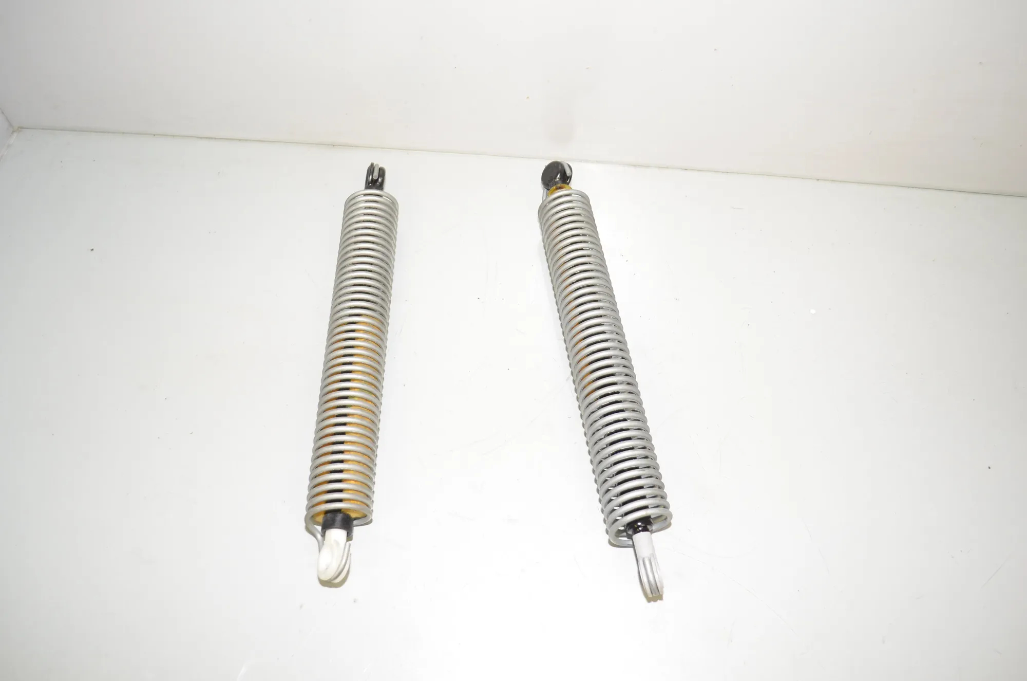 Left Side Tailgate Gas Strut – OEM 7204367 · BMW 5 (F10) 530 d xDrive 2012 – 3