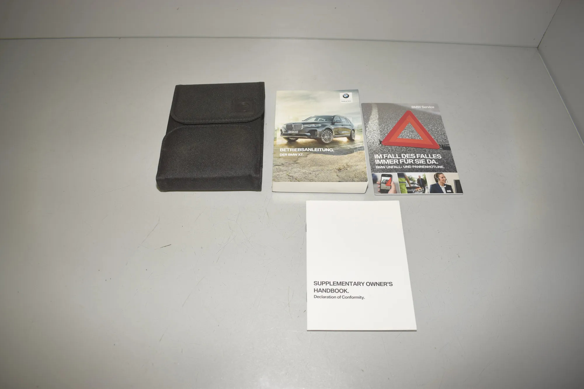 Manual Service Book – OEM 5A03698 · BMW X7 (G07) BMW X7 (G07) xDrive 30 d 2020