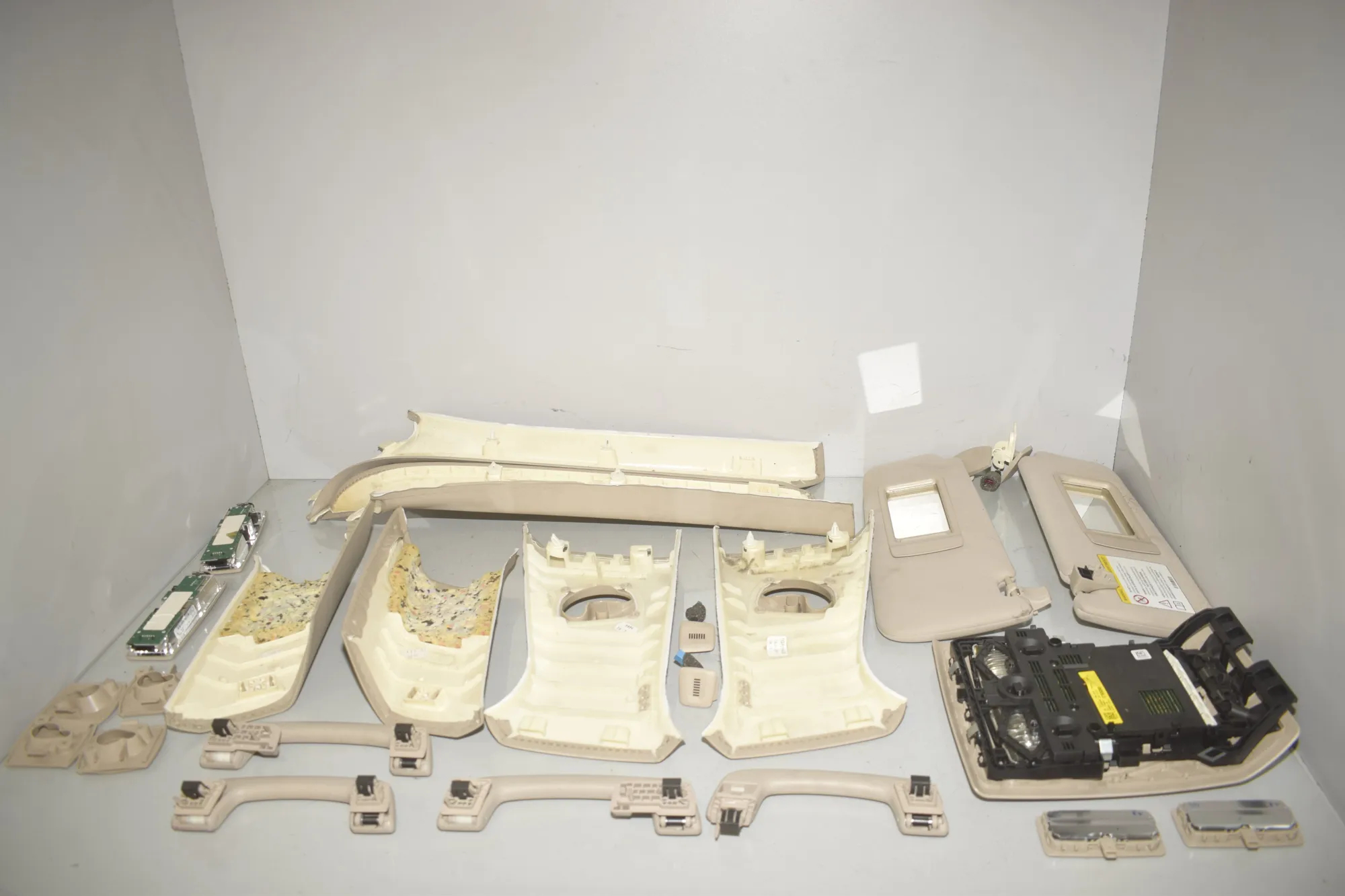 Interior Side Pillars Trim Kit – OEM 7300415 · BMW 5 Touring (F11) 530 d 2011 – 3