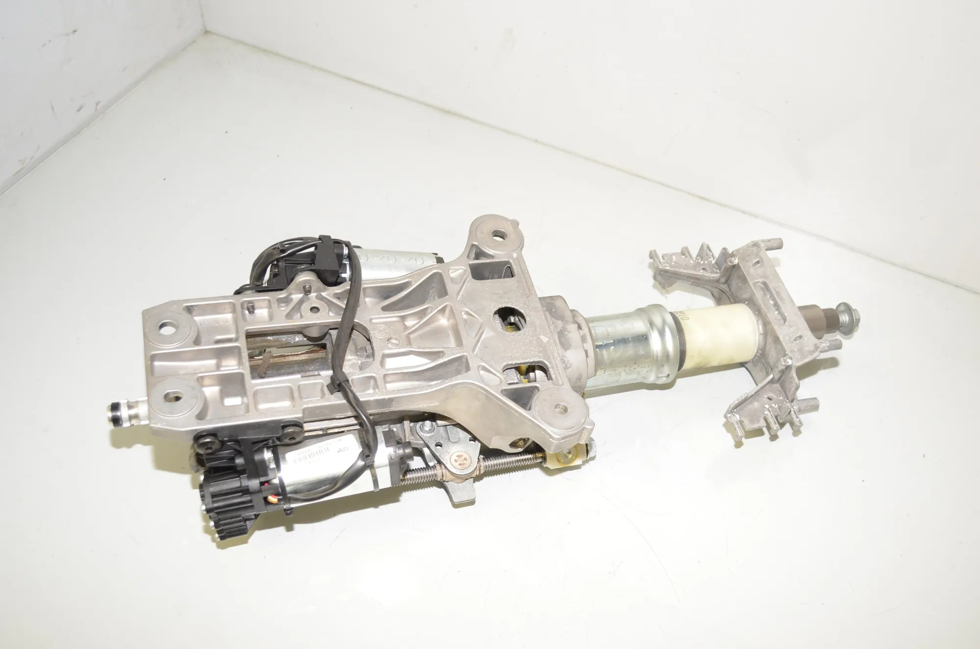 Steering Wheel Adjustment Mechanism – OEM 6787926 · BMW 5 Touring (F11) 530 d 2011 – 2