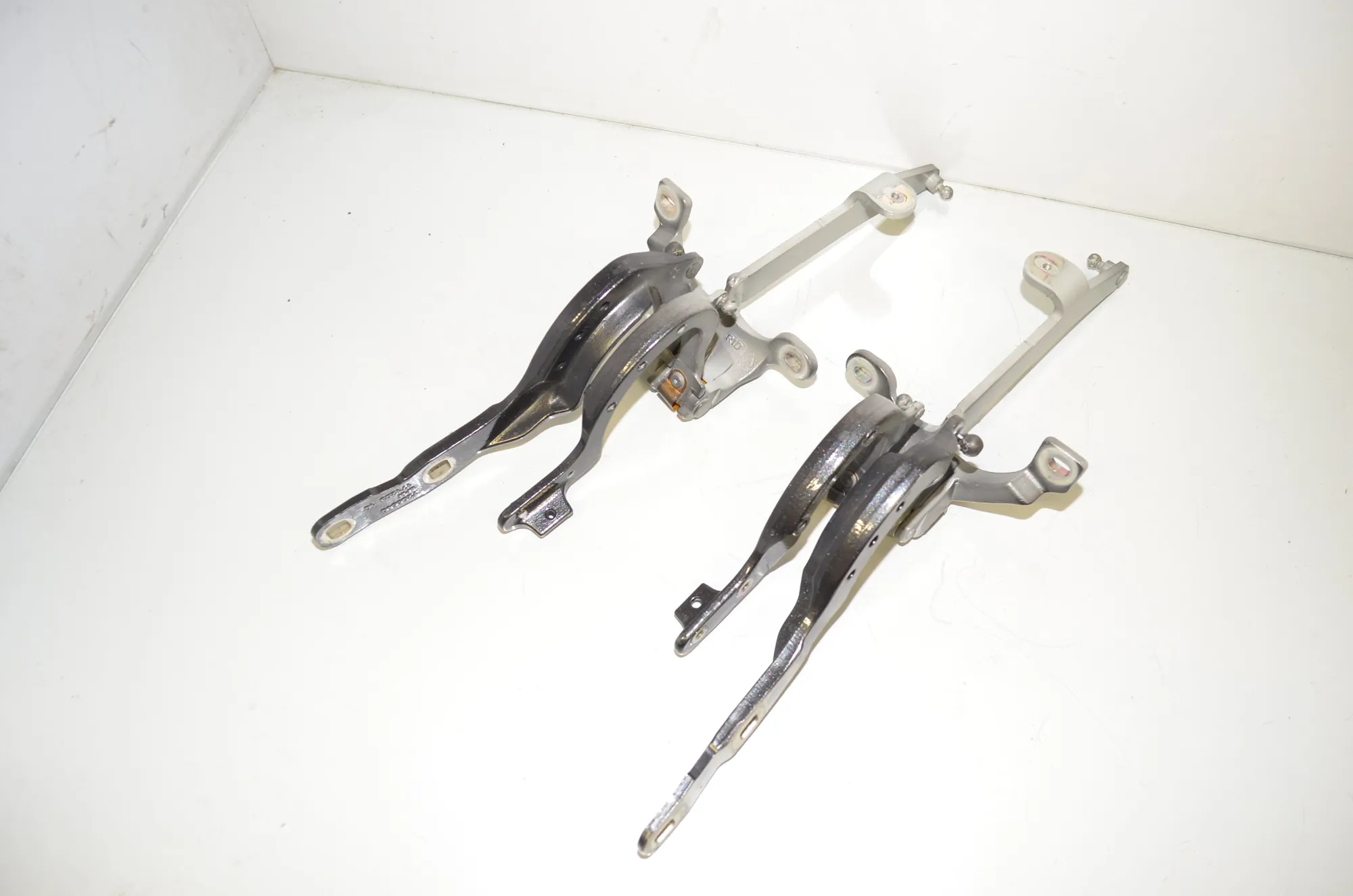 Right Side Bootlid Hinge – OEM 7206640 · BMW 5 Touring (F11) 530 d 2011