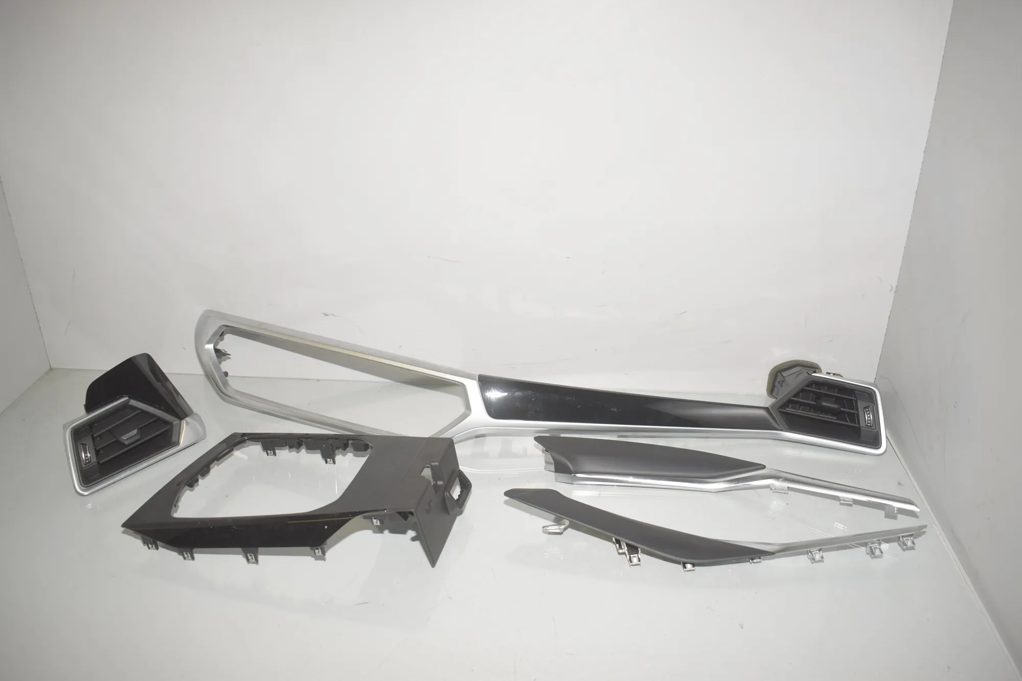 Interior Trim Strips Kit – OEM 6848617 · BMW 3 Touring (G21) (2019 - -) 318 d 2021 – 6