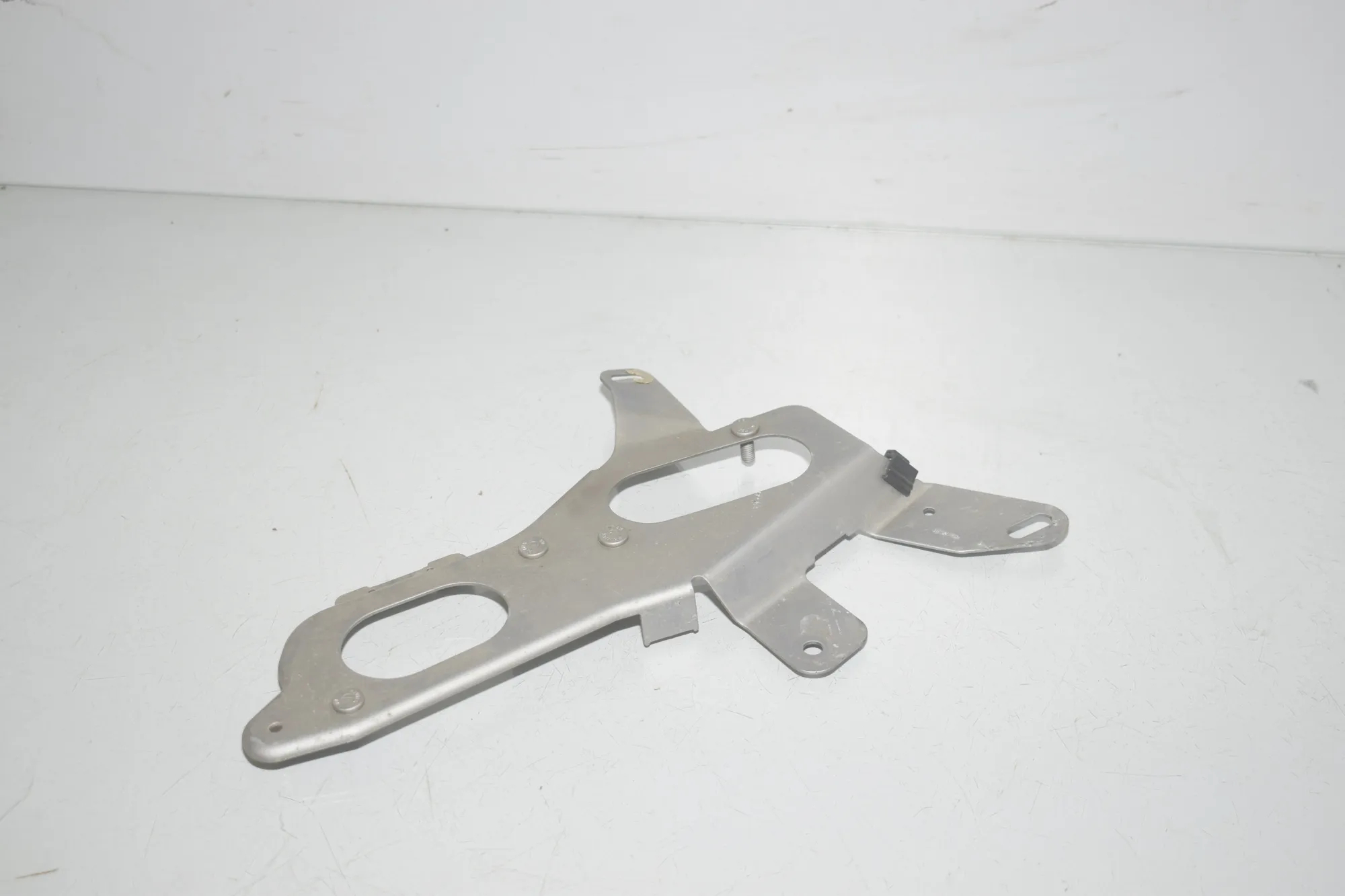 Oil Filter Holder – OEM 8570053 · BMW 3 Touring (G21) (2019 - -) 318 d 2021