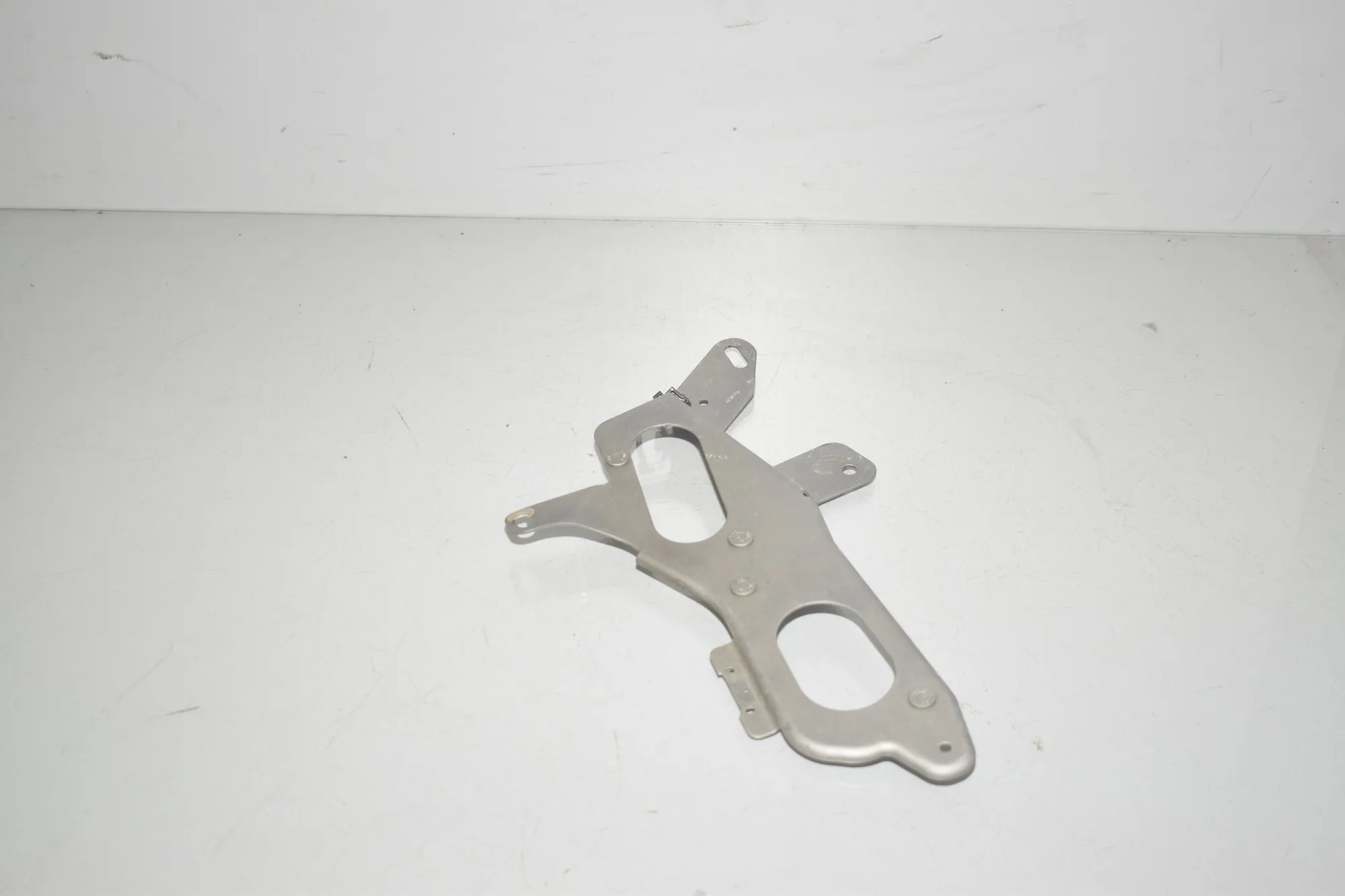 Oil Filter Holder – OEM 8570053 · BMW 3 Touring (G21) (2019 - -) 318 d 2021 – 2