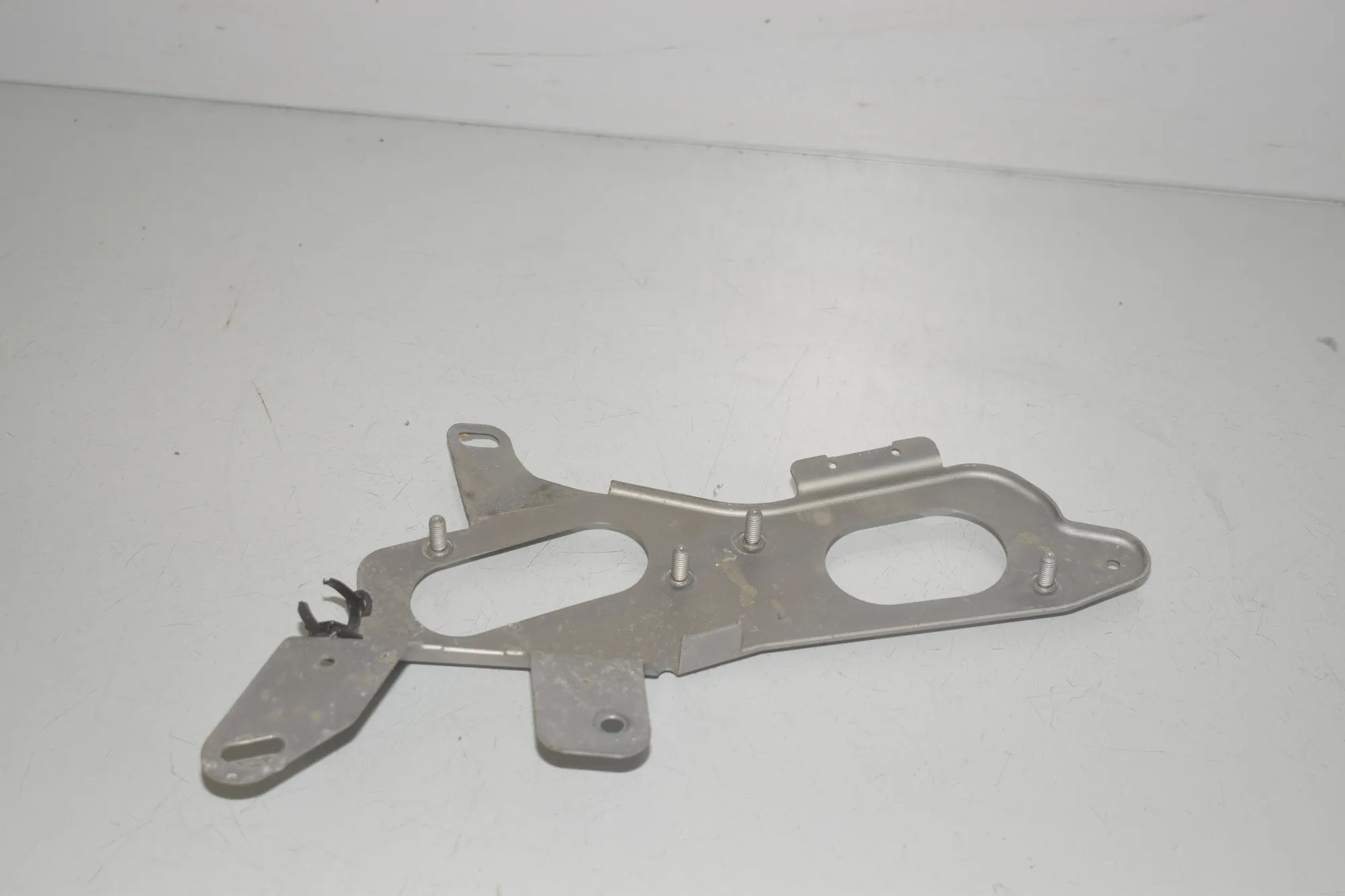 Oil Filter Holder – OEM 8570053 · BMW 3 Touring (G21) (2019 - -) 318 d 2021 – 3