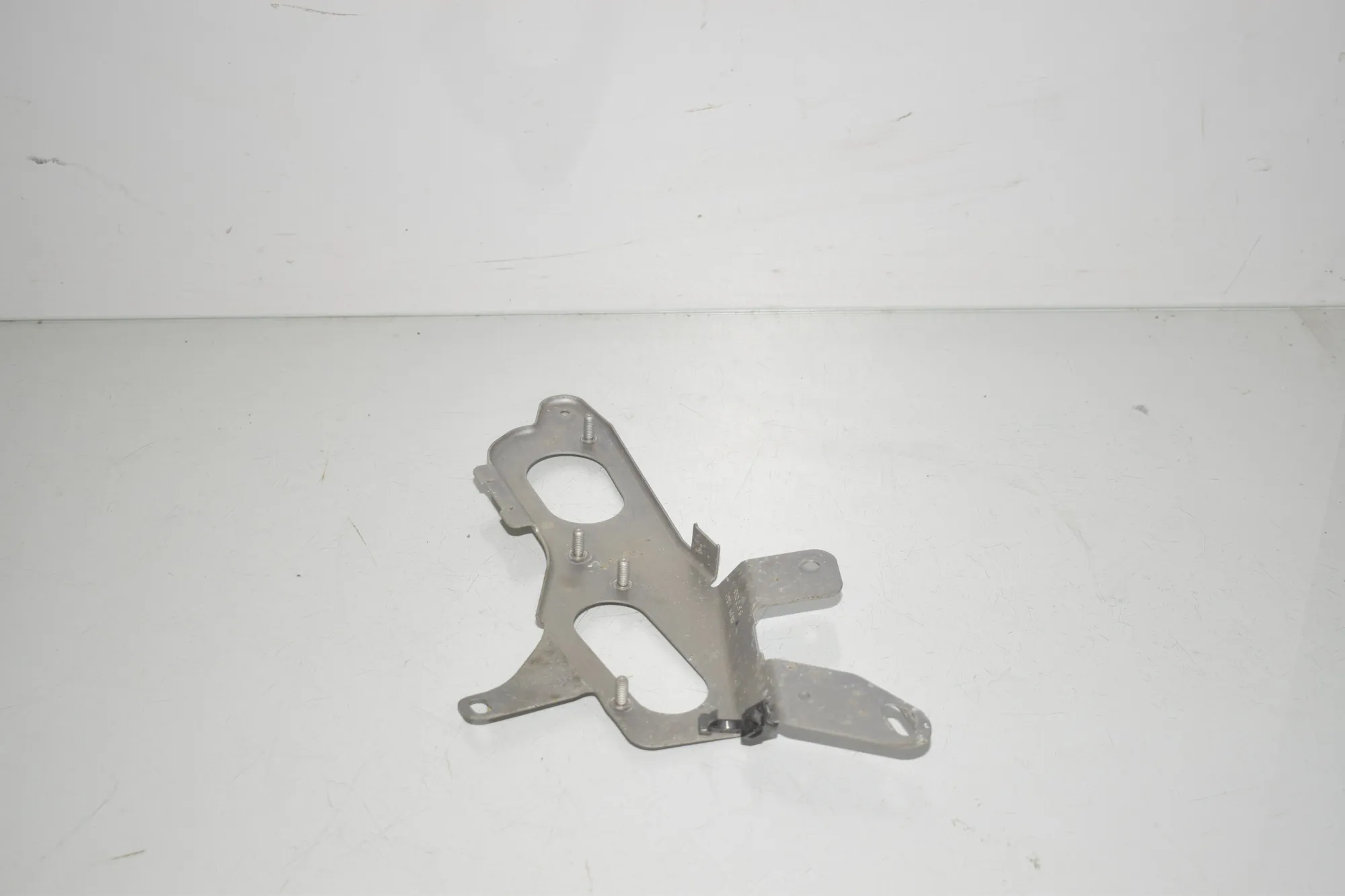 Oil Filter Holder – OEM 8570053 · BMW 3 Touring (G21) (2019 - -) 318 d 2021 – 4