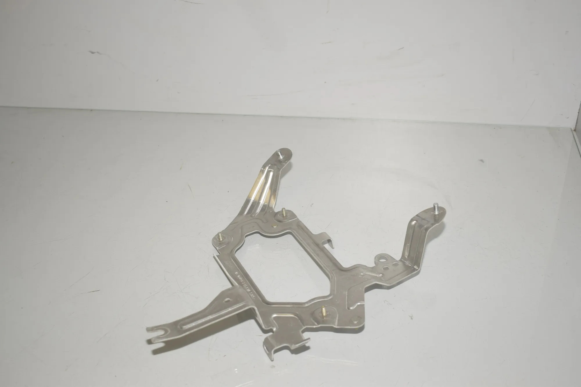 Bracket – OEM 9865515 · BMW 3 Touring (G21) (2019 - -) 318 d 2021 – 5