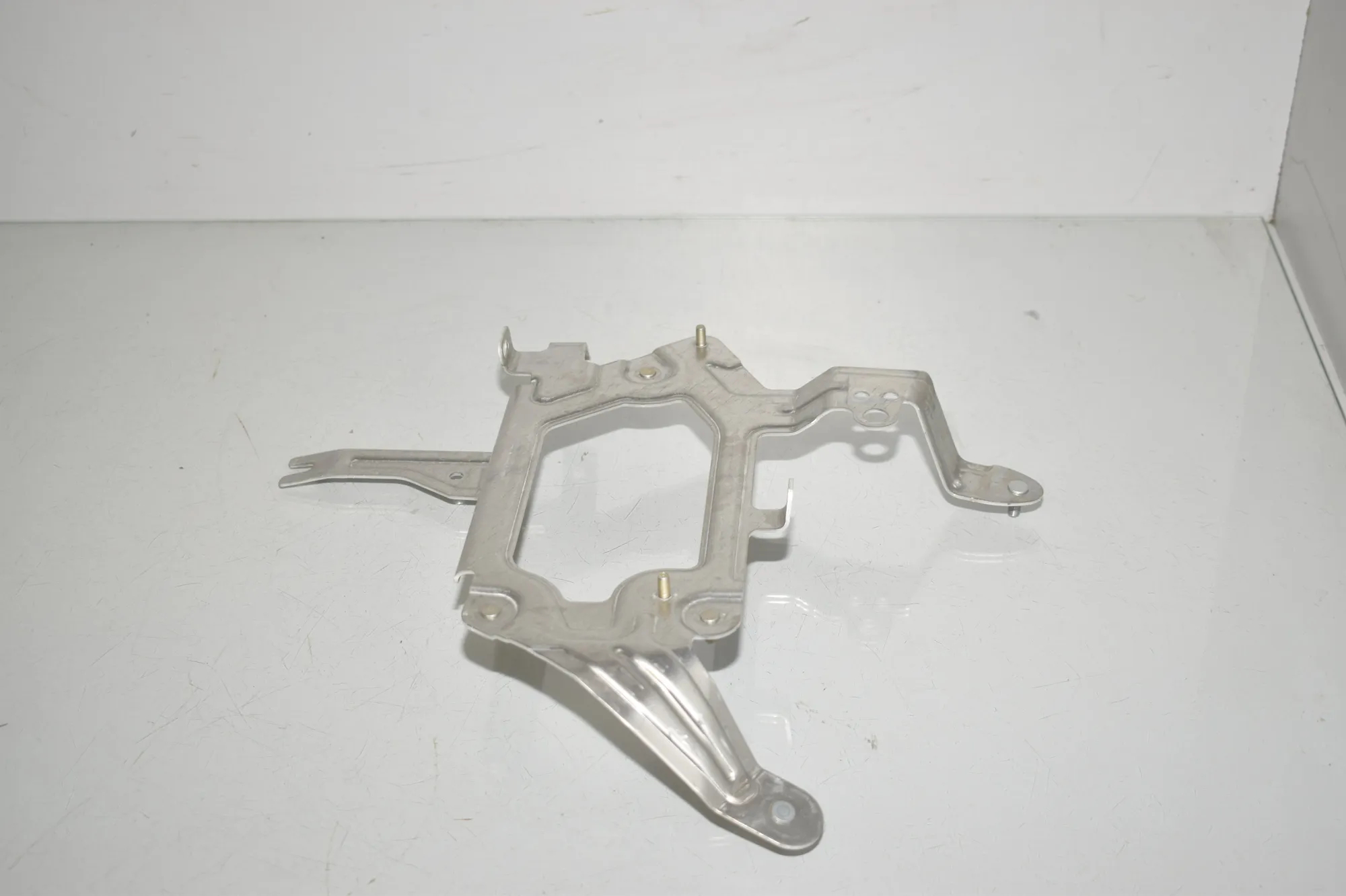 Bracket – OEM 9865515 · BMW 3 Touring (G21) (2019 - -) 318 d 2021 – 4
