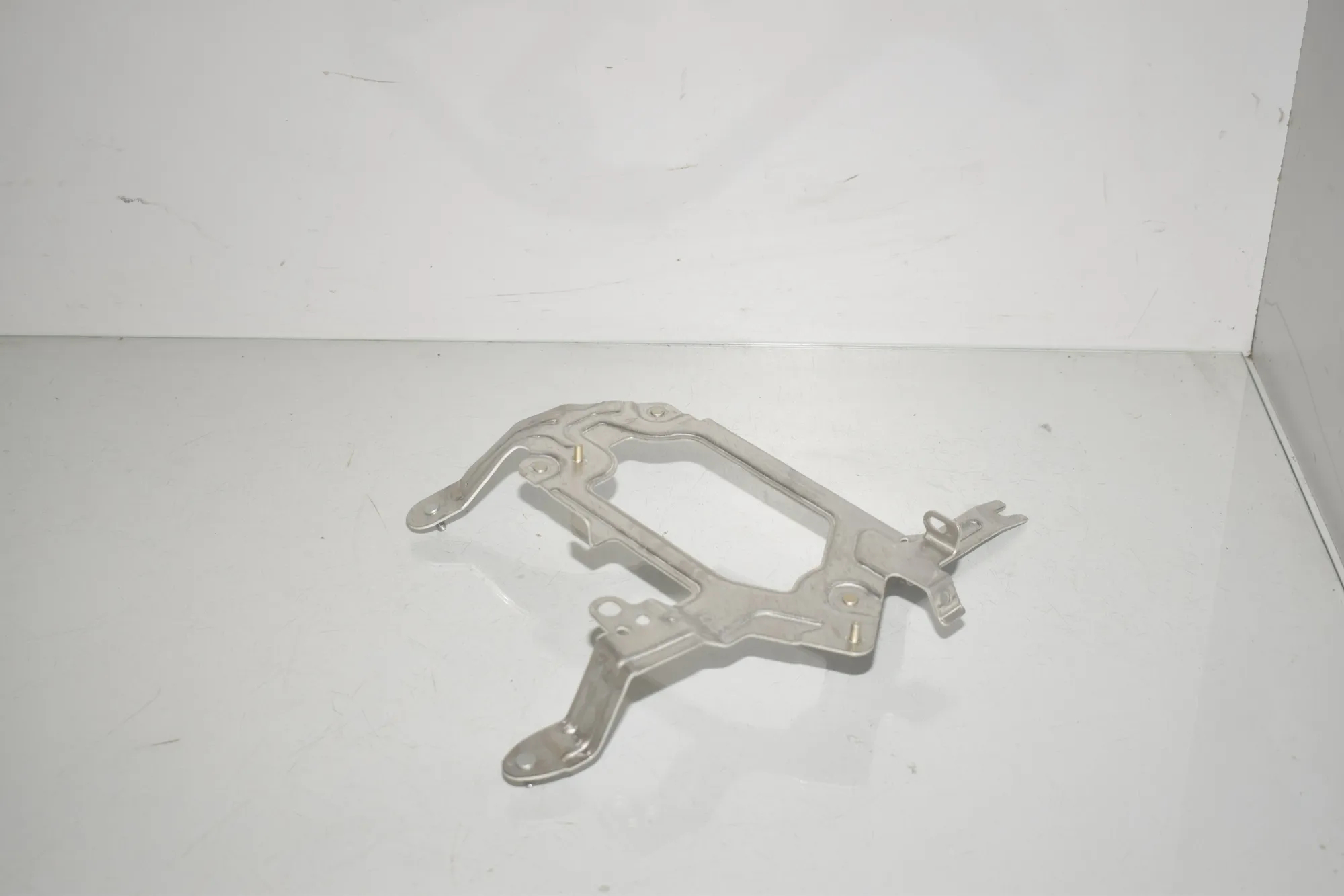 Bracket – OEM 9865515 · BMW 3 Touring (G21) (2019 - -) 318 d 2021 – 2